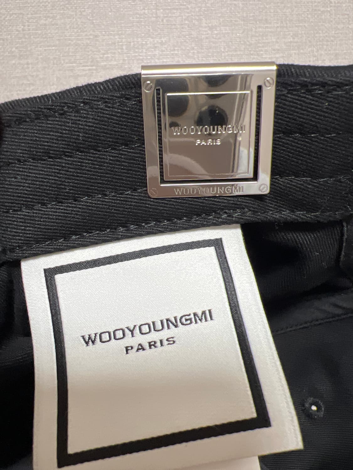 우영미 오로라 엠보싱 볼캡 블랙 상품이미지2