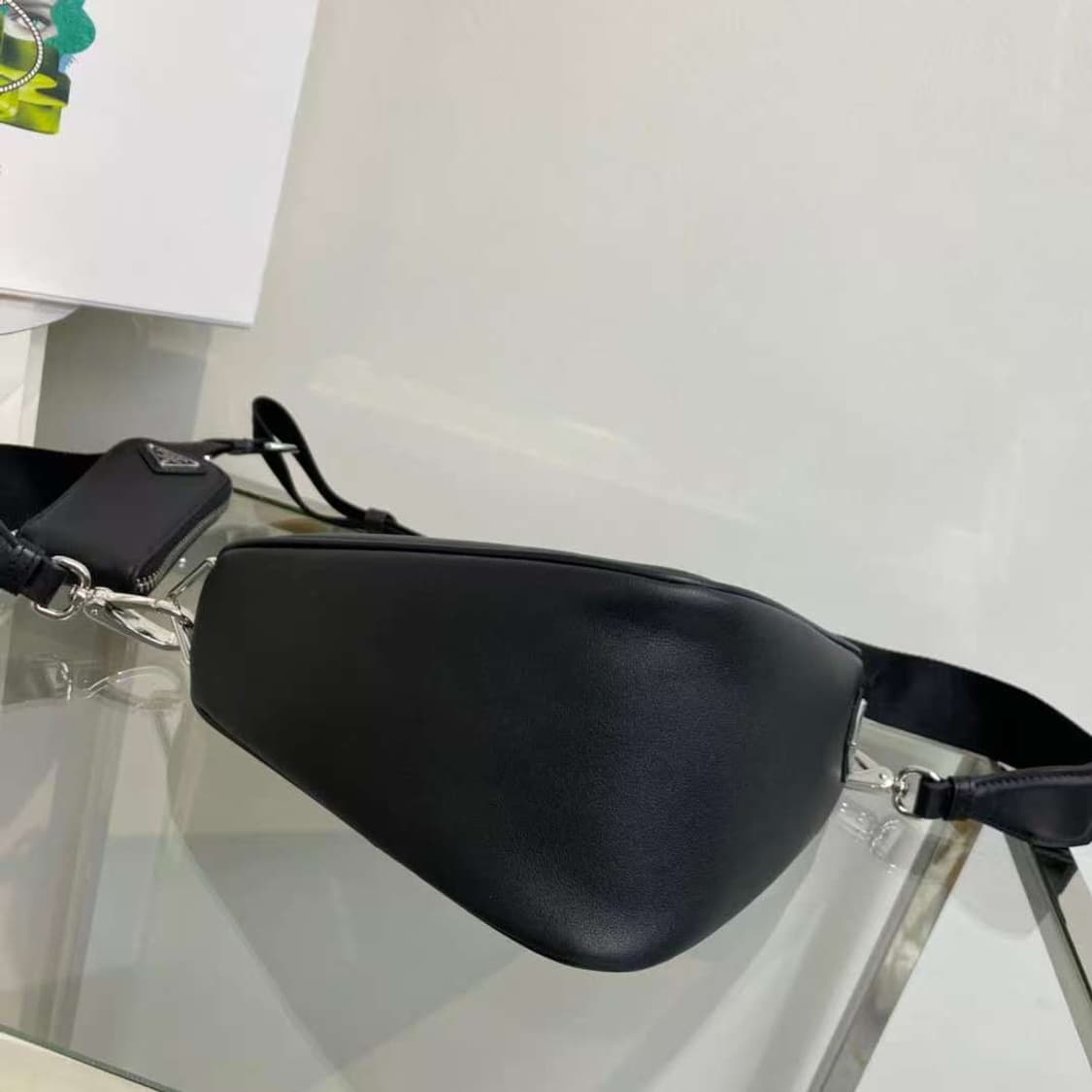 프라다 트라이앵글 레더 숄더백 크로스백 블랙(1BH197） 상품이미지7