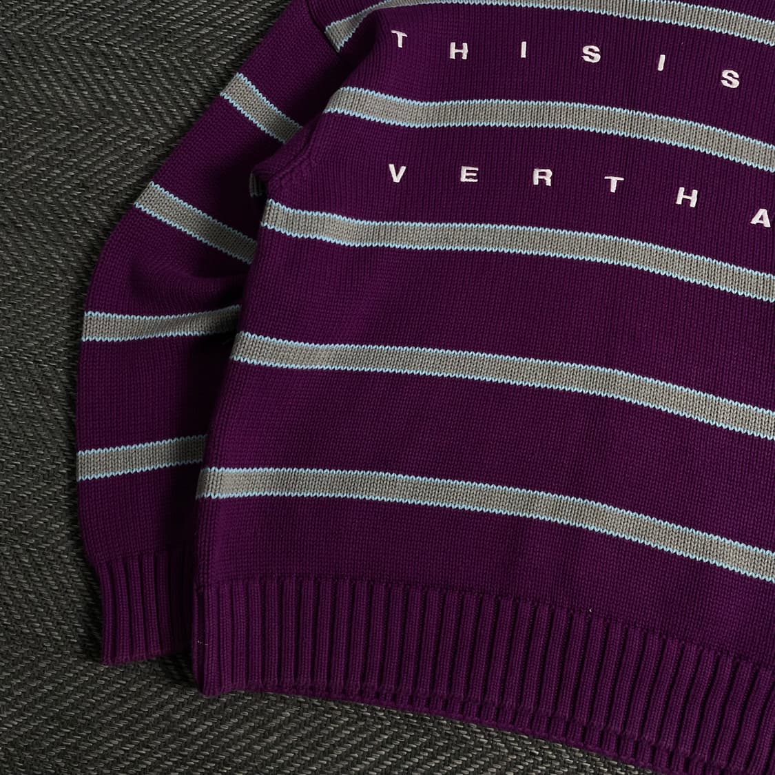 디스이즈네버댓 스트라이프 스펠아웃 박시핏 니트 y 3737 상품이미지4