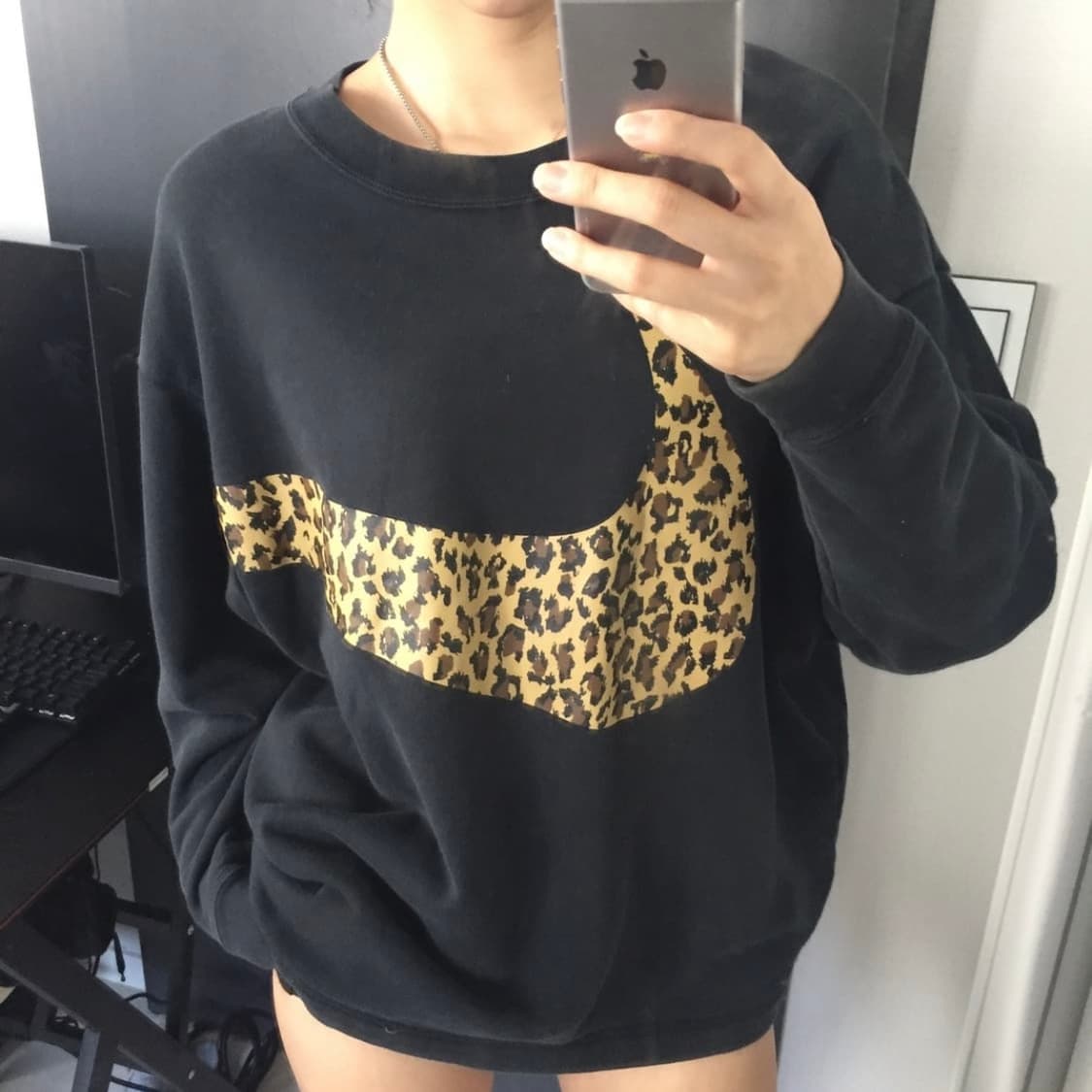 Nike 나이키 오버핏 갸루 레오파드 로고 맨투맨 상품이미지1