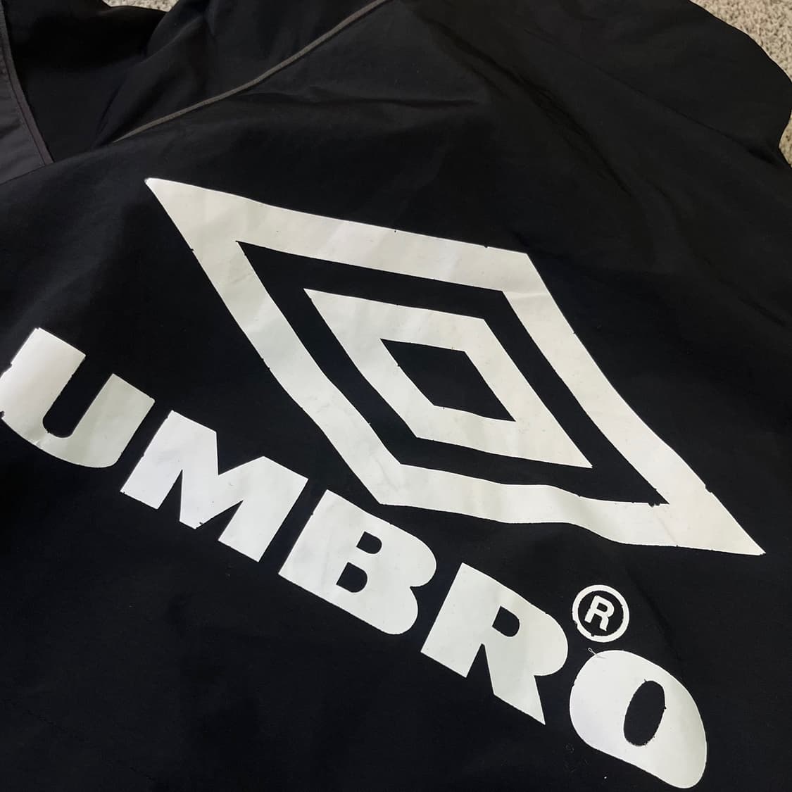 엄브로 빅로고 바람막이 자켓 상품이미지4