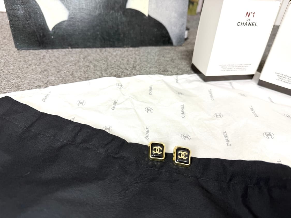 샤넬 클래식 심플 이어링 상품이미지3