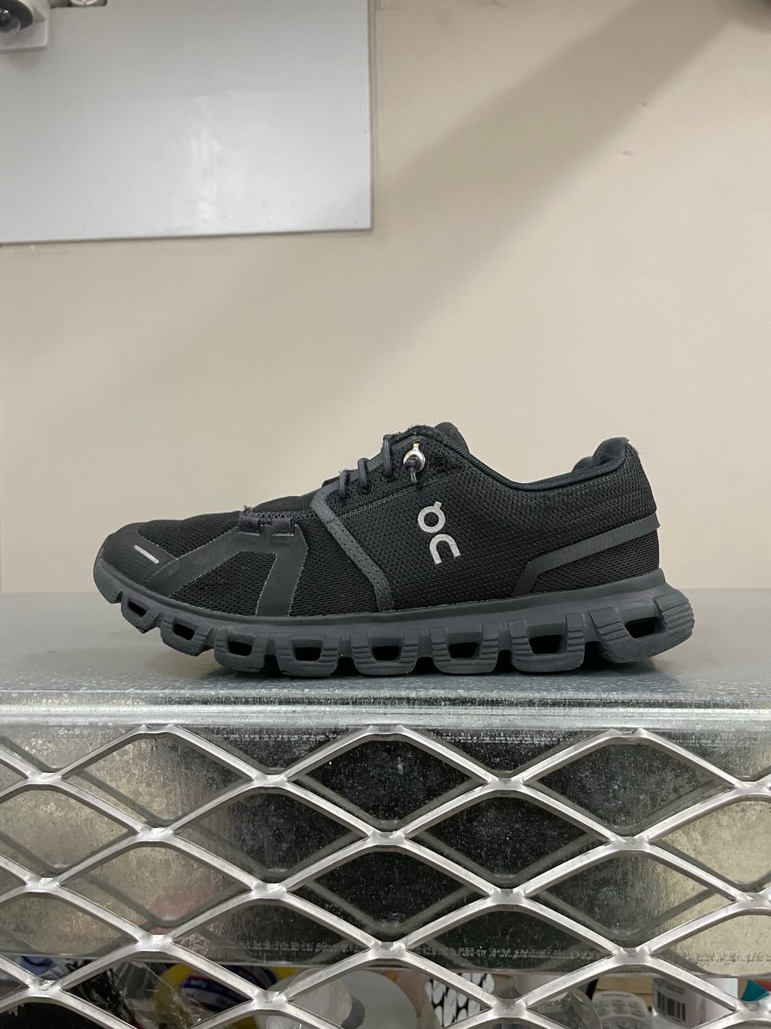 온 러닝 클라우드 6 블랙 230 상품이미지1