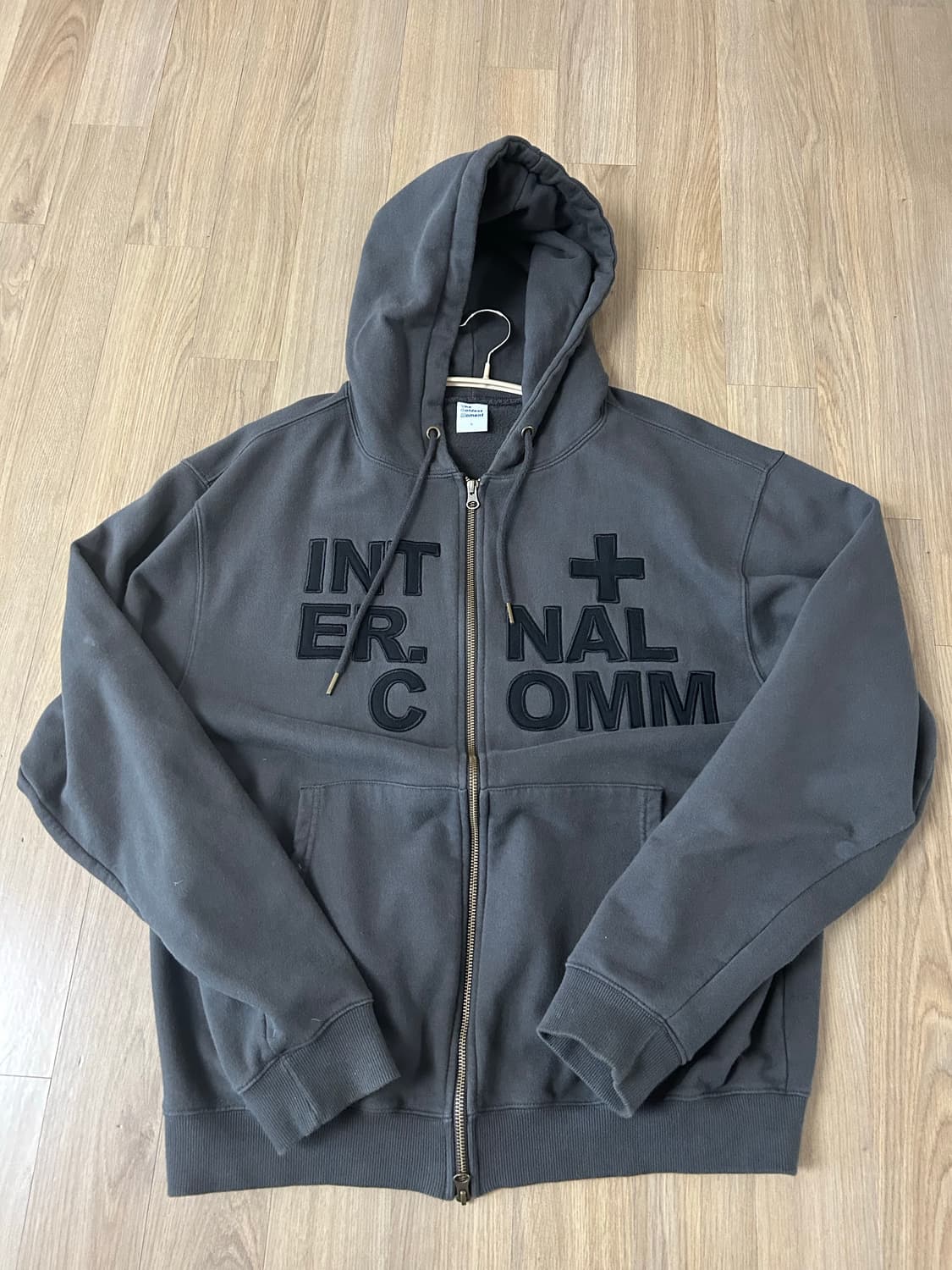 더콜디스트모먼트 후드집업 상품이미지1