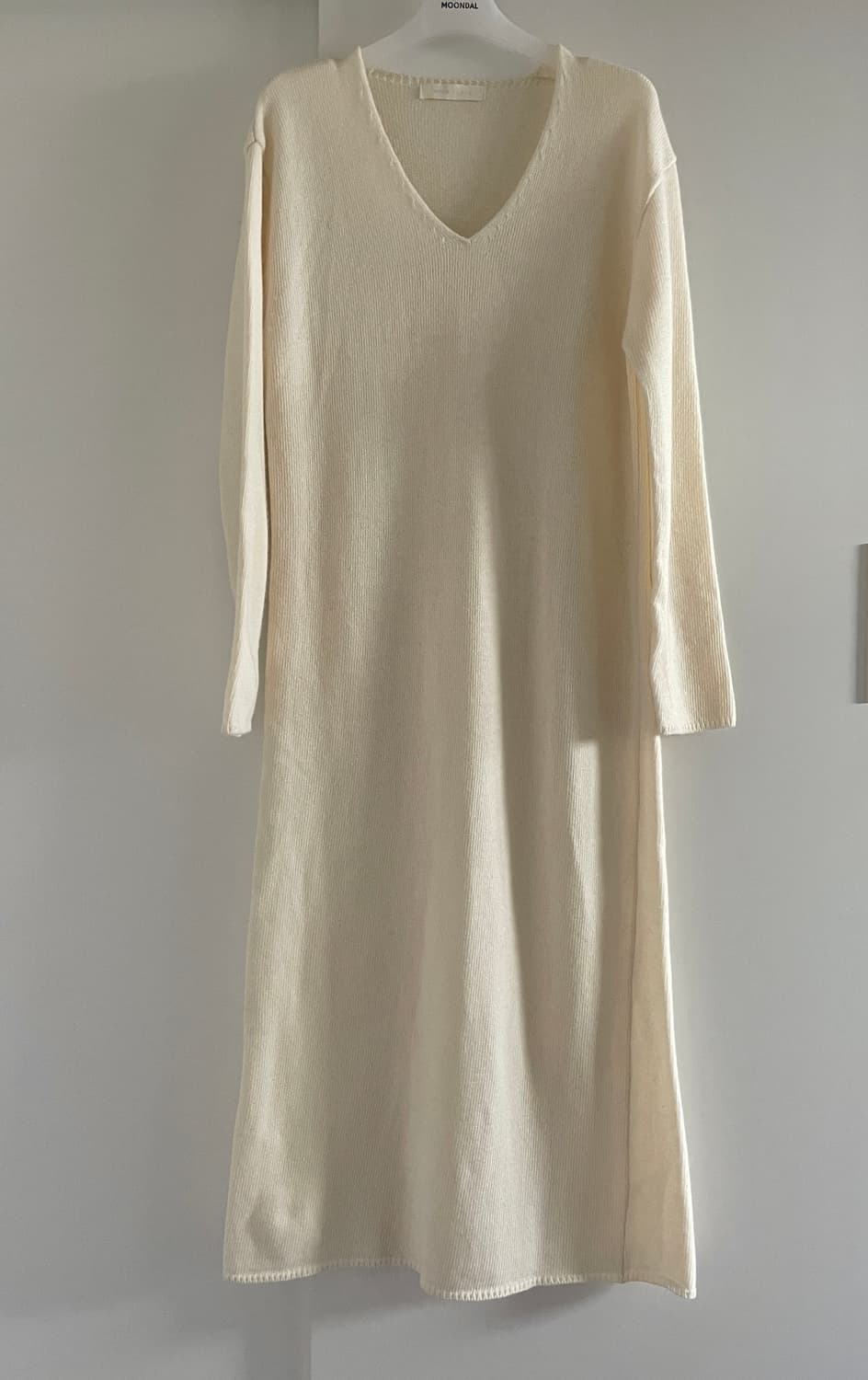 아이보리 브이넥 원피스 상품이미지1