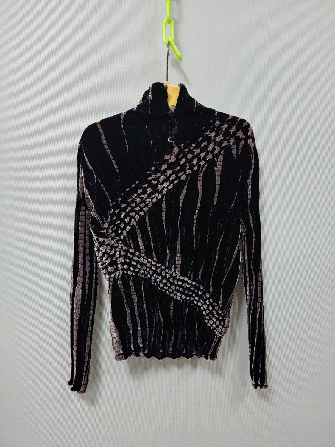 스피치오 프릴넥 벨벳 플리츠 긴팔 티셔츠 66 상품이미지2