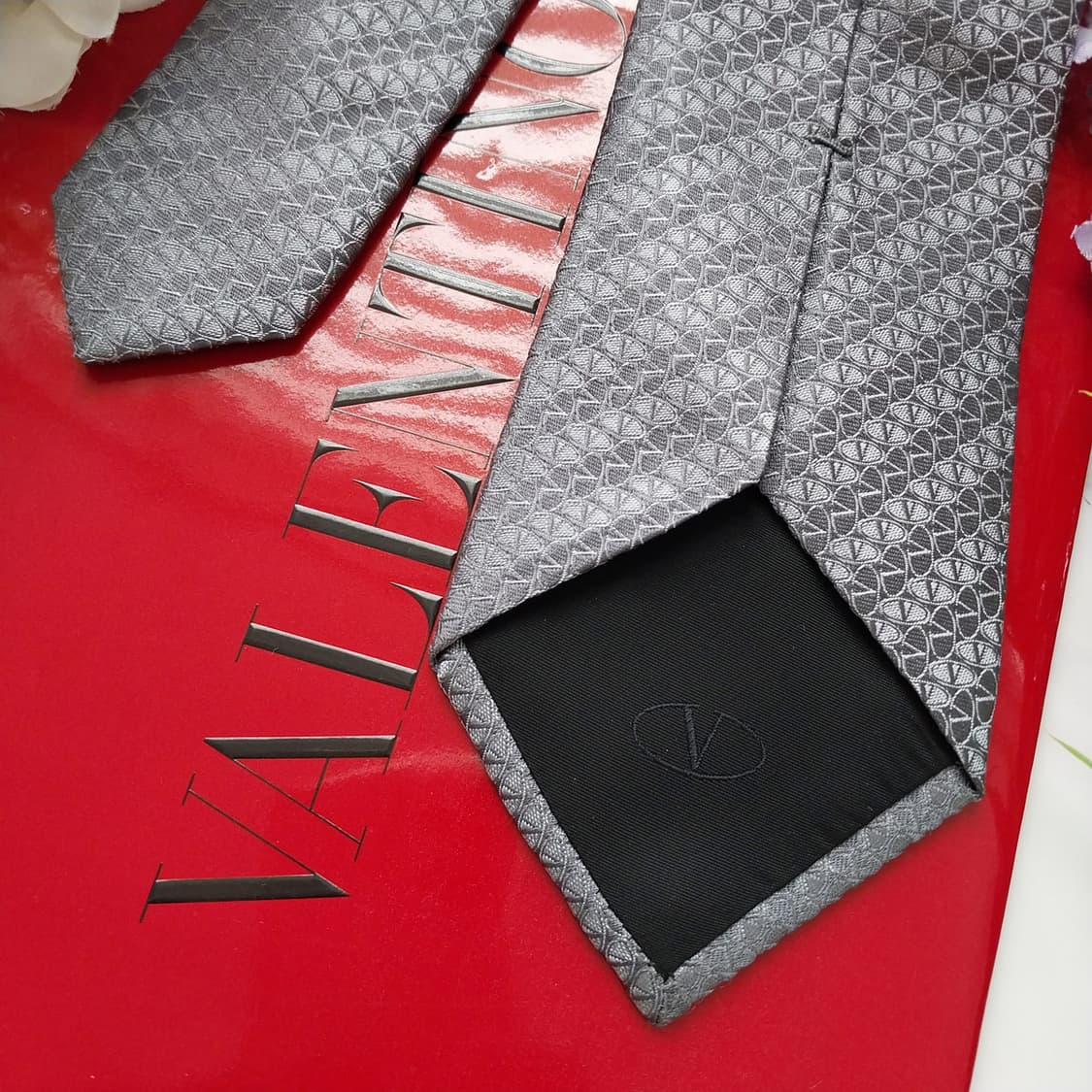 발렌티노 실크 그레이 자수 로고 넥타이 8.6cm A+등급 K1265
 상품이미지7