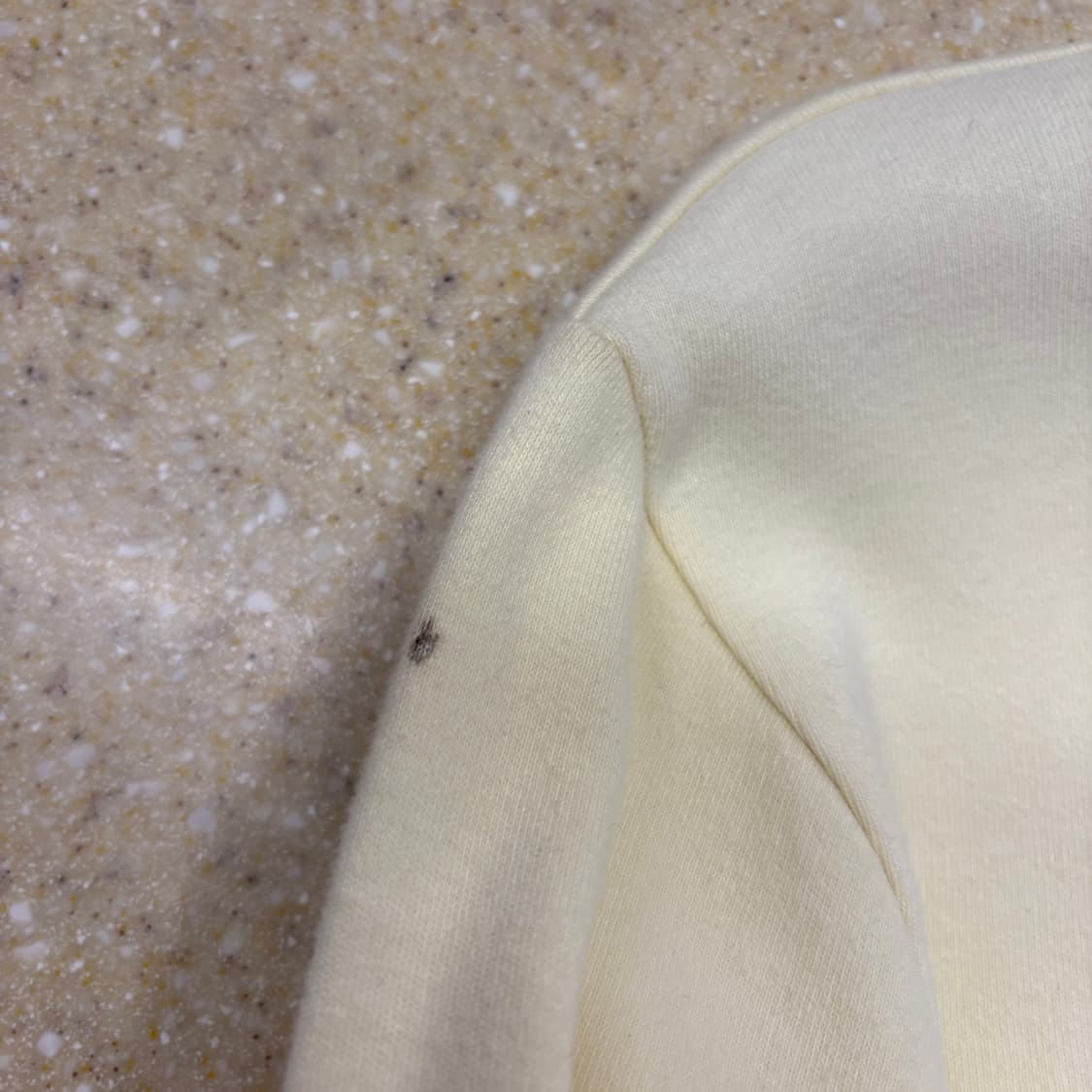 이세이미야케 하이 베이직 긴팔 맨투맨 로고 자수 라벨 패치 디테일 옐로우 상품이미지10