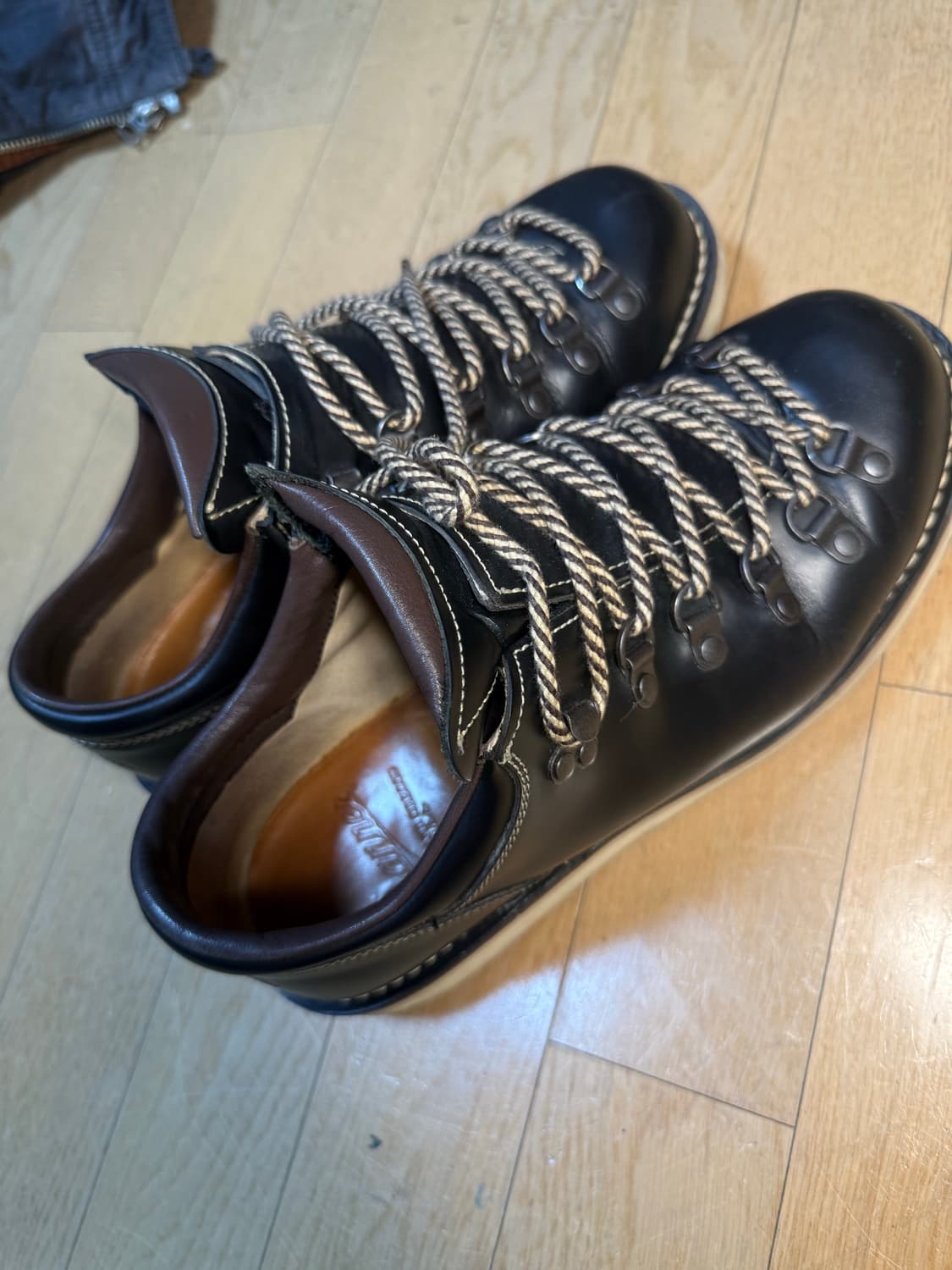 [265]대너 마운틴 라이트 로우 블랙 파라부트 클루사즈 끈 착용 상품이미지4