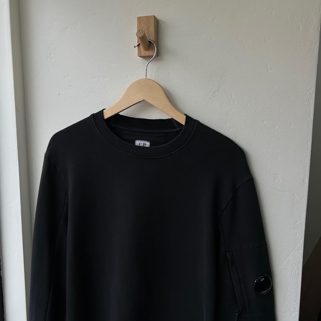 16450 - C.P 컴퍼니 렌즈 맨투맨 상품이미지1