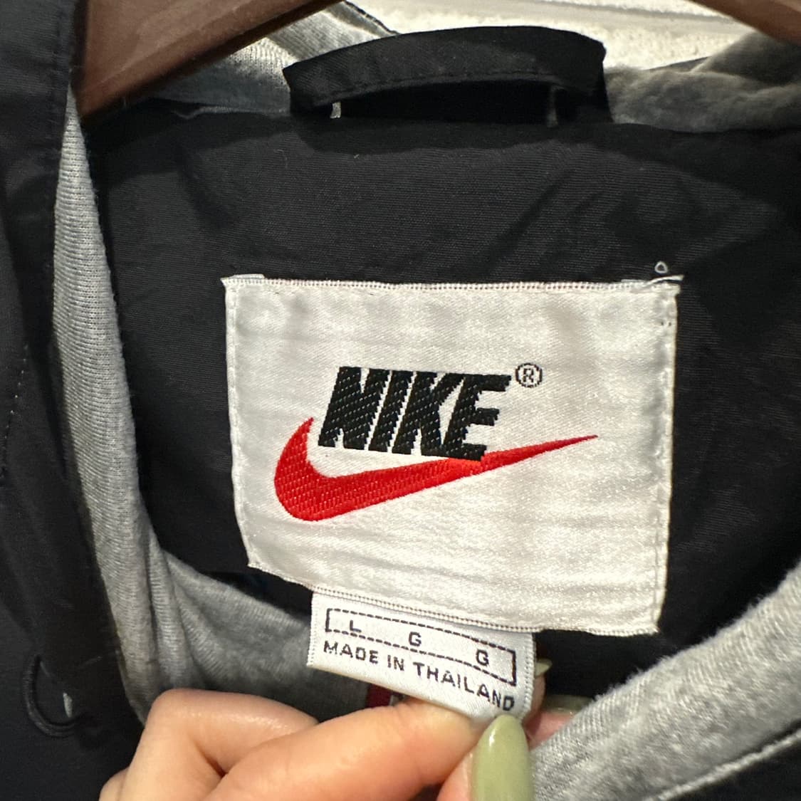 나이키 올드스쿨 후드 바람막이 버드 패치 투포켓 밑단 스트링 디테일 블랙 상품이미지6