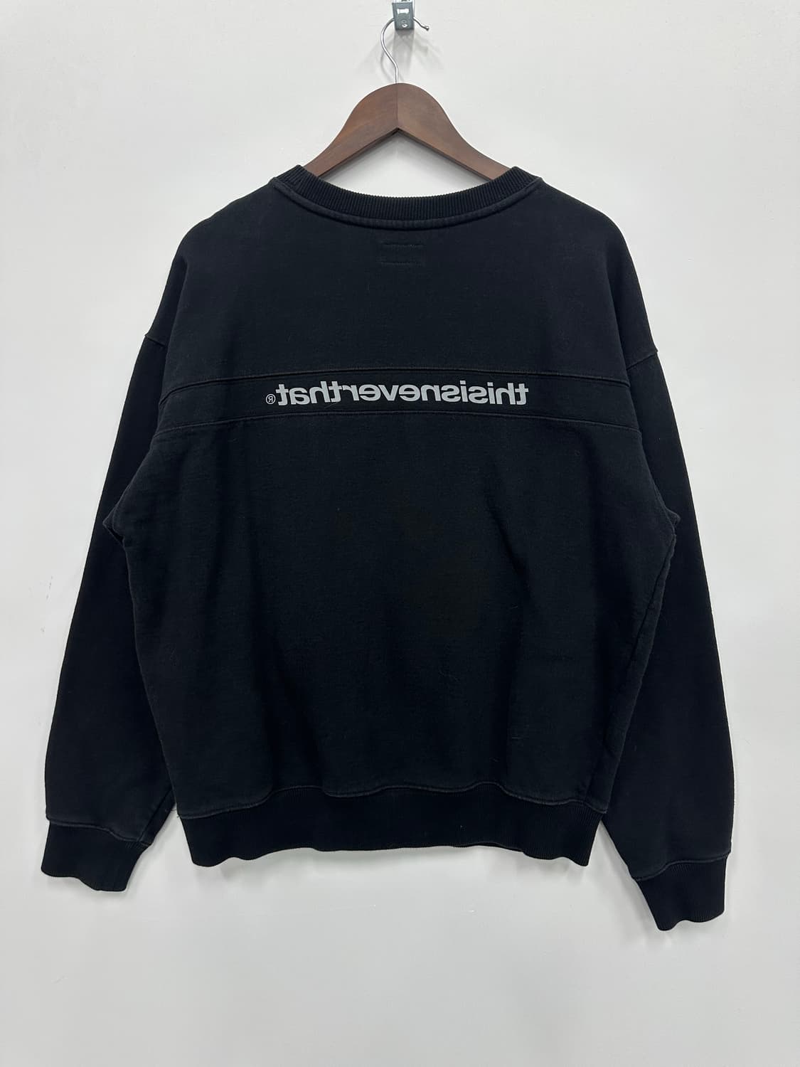 디스이즈네버댓 블랙 맨투맨  상품이미지3