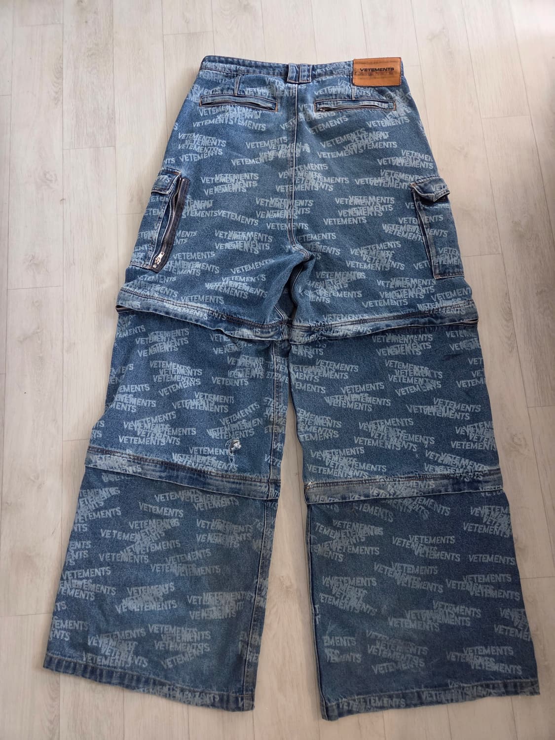 ​[VETEMENTS] All-Over Logo Multi-Pocket 상품이미지4