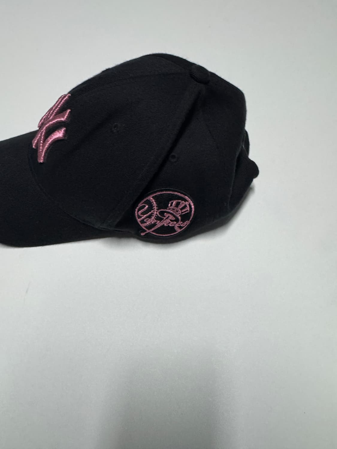 MLB 엠엘비 양키즈 로고 핑크 블랙 볼캡 상품이미지2