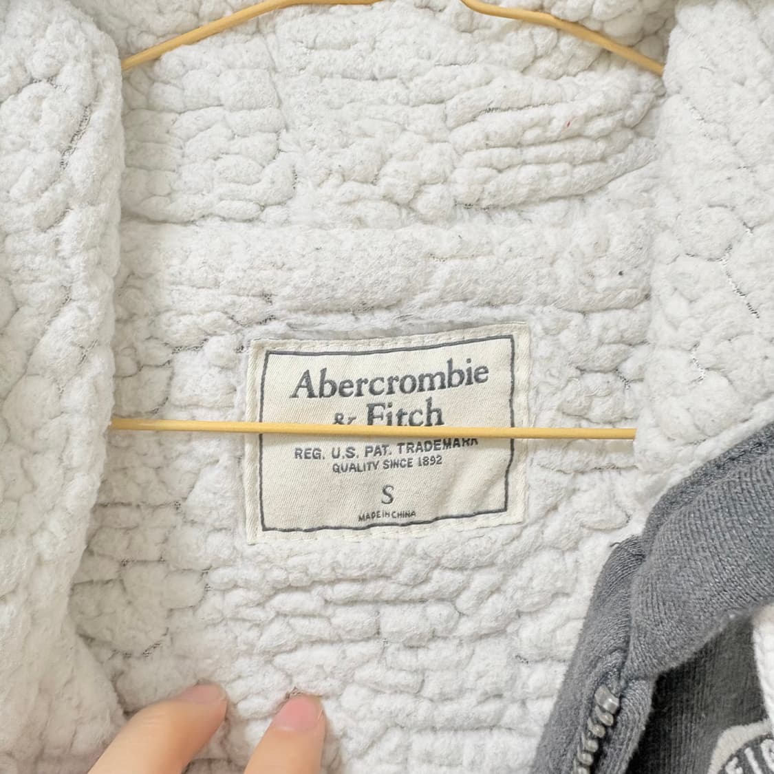 아베크롬비 딱붙 후드집업 (다크 그레이 s) 상품이미지5