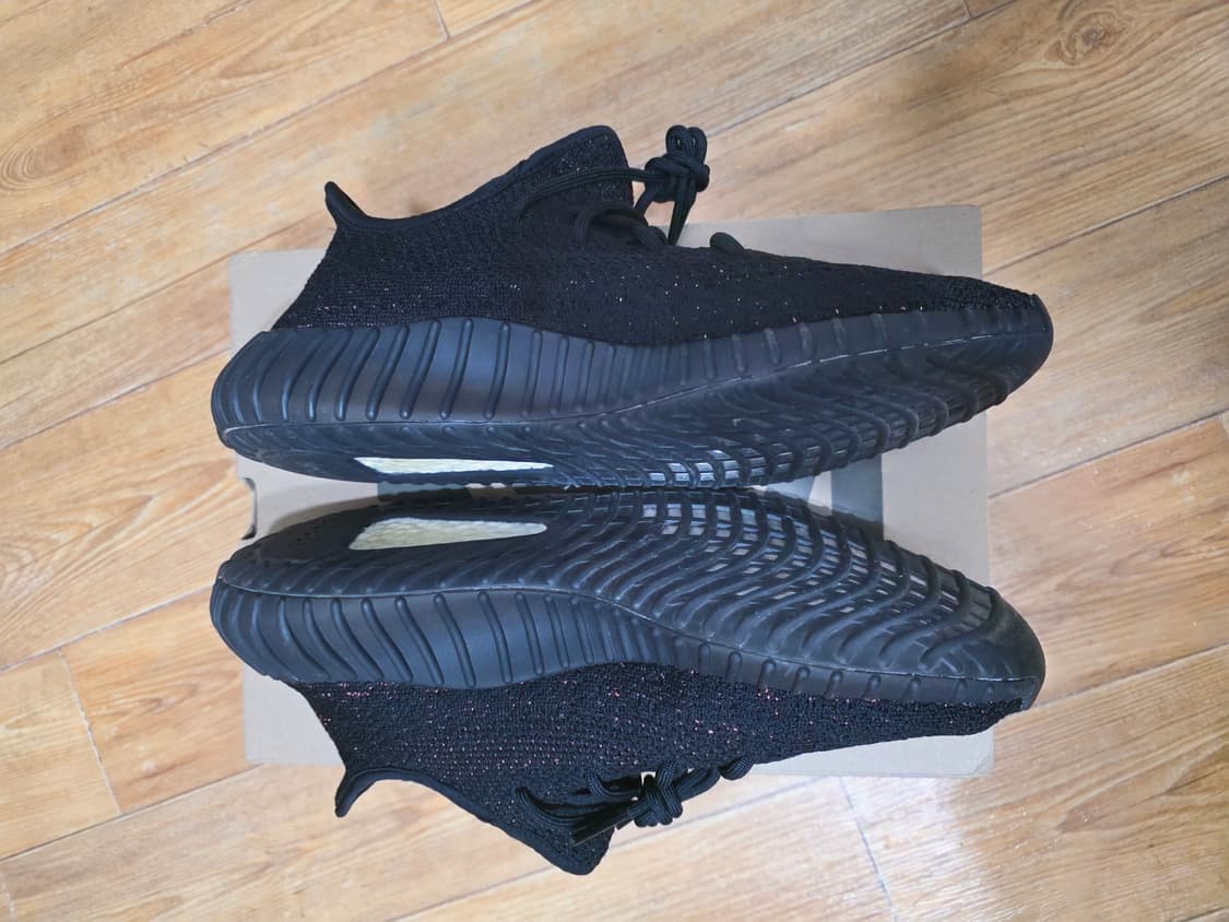 아디다스 이지부스트 350V2 코어블랙레드 상품이미지2