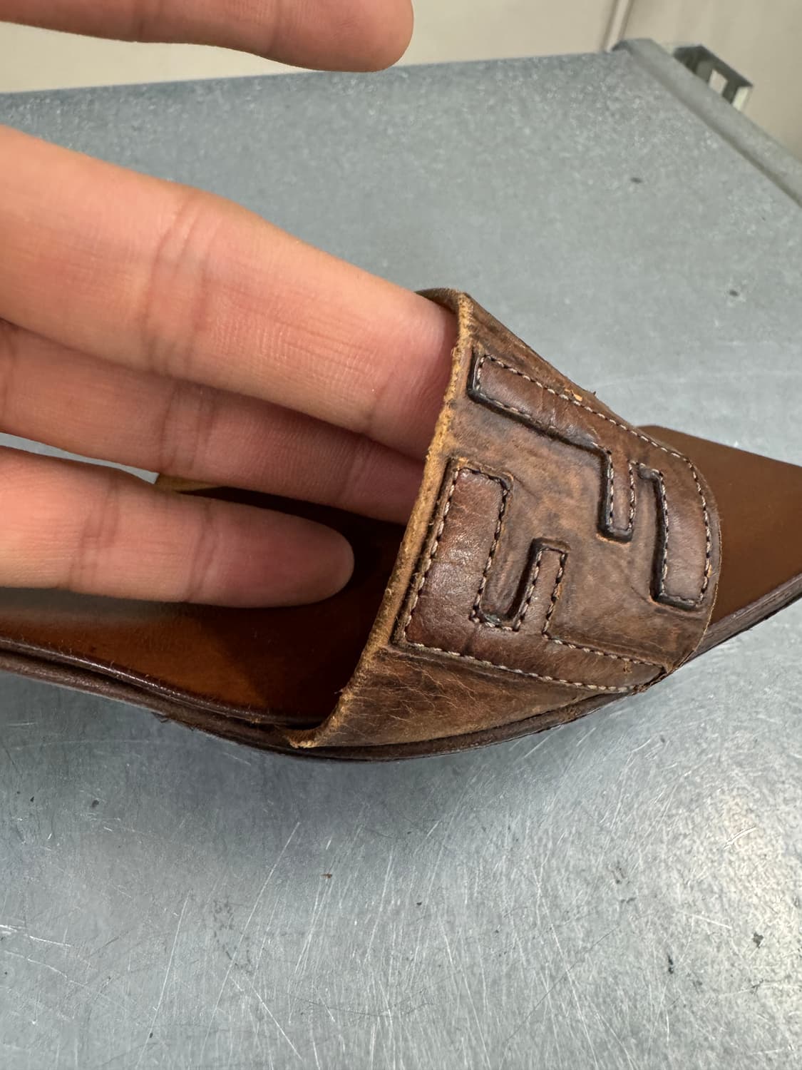 펜디 브라운 가죽 뮬 힐 36.5 상품이미지5