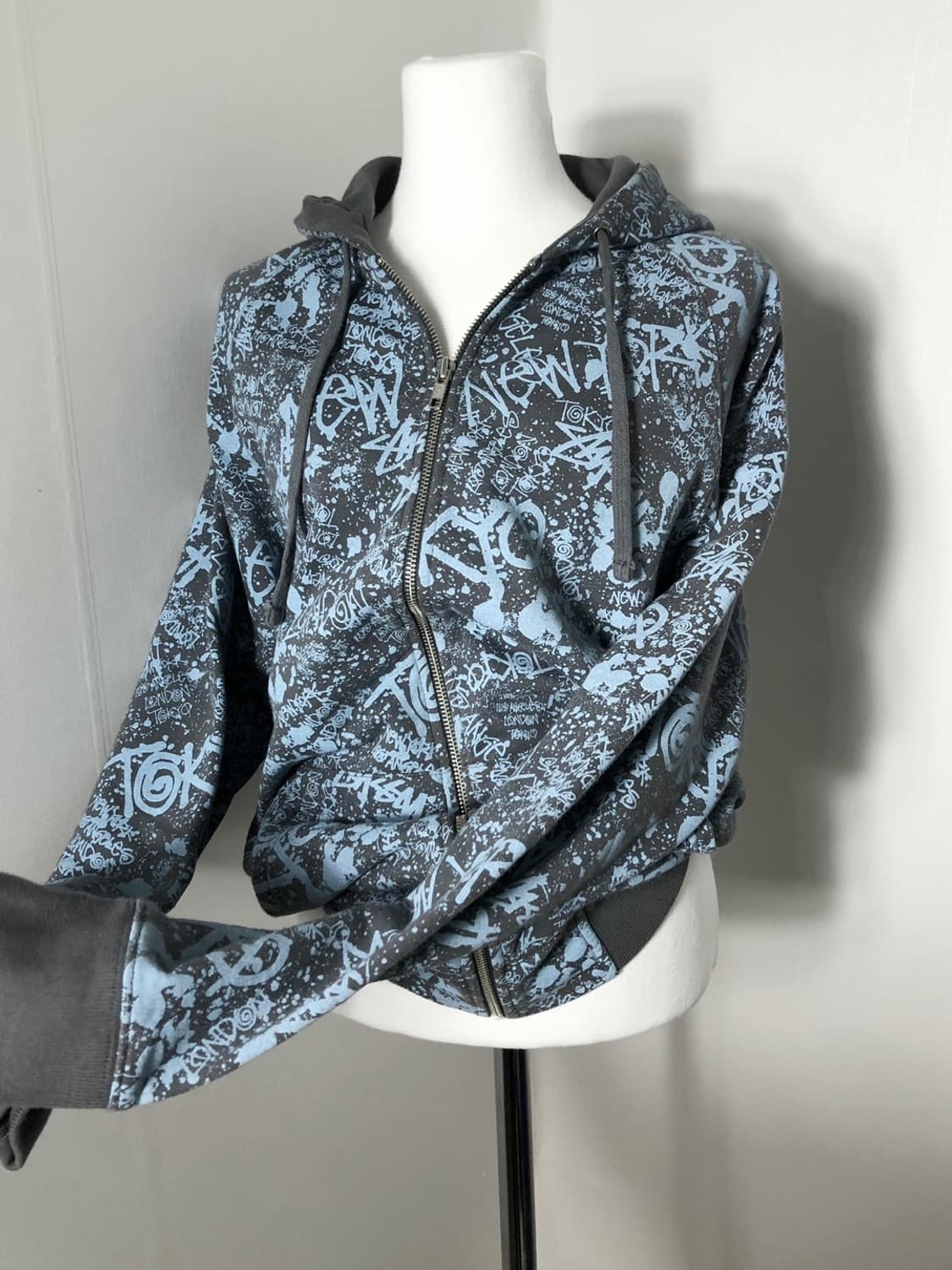 스투시 낙서 올드 후드집업 상품이미지1