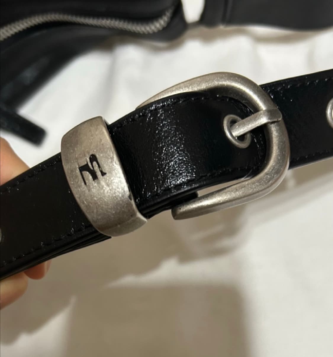 마지셔우드 아웃포켓 미니 호보백 블랙 색상 상품이미지5