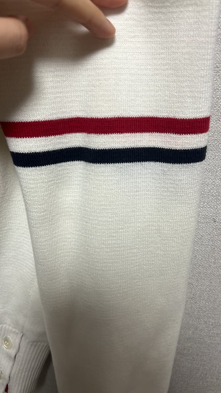 톰브라운 암밴드 화이트가디건 상품이미지2