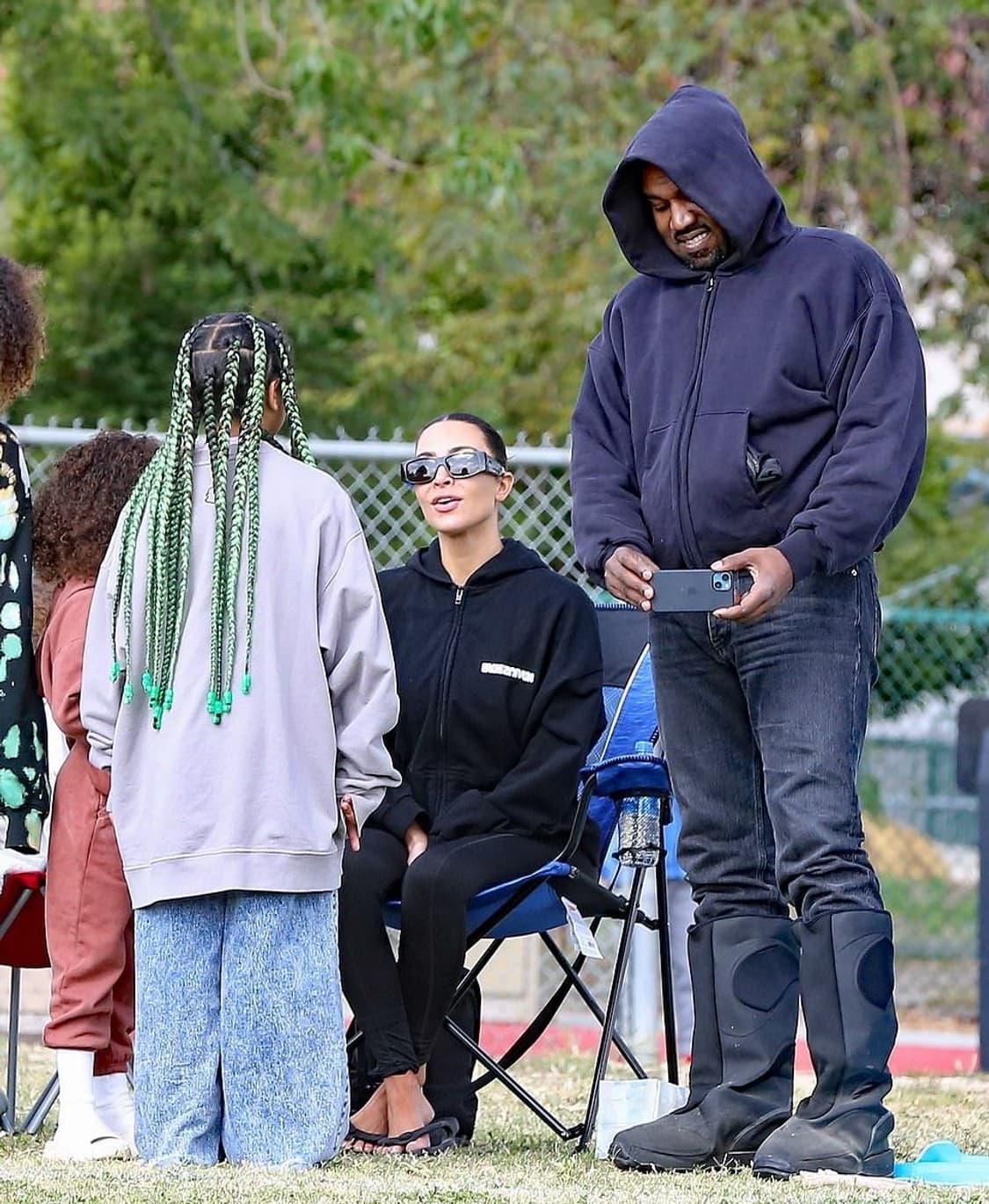 발렌시아가 턴와이드 후드집업 1 (킴 카다시안 착용) 상품이미지2