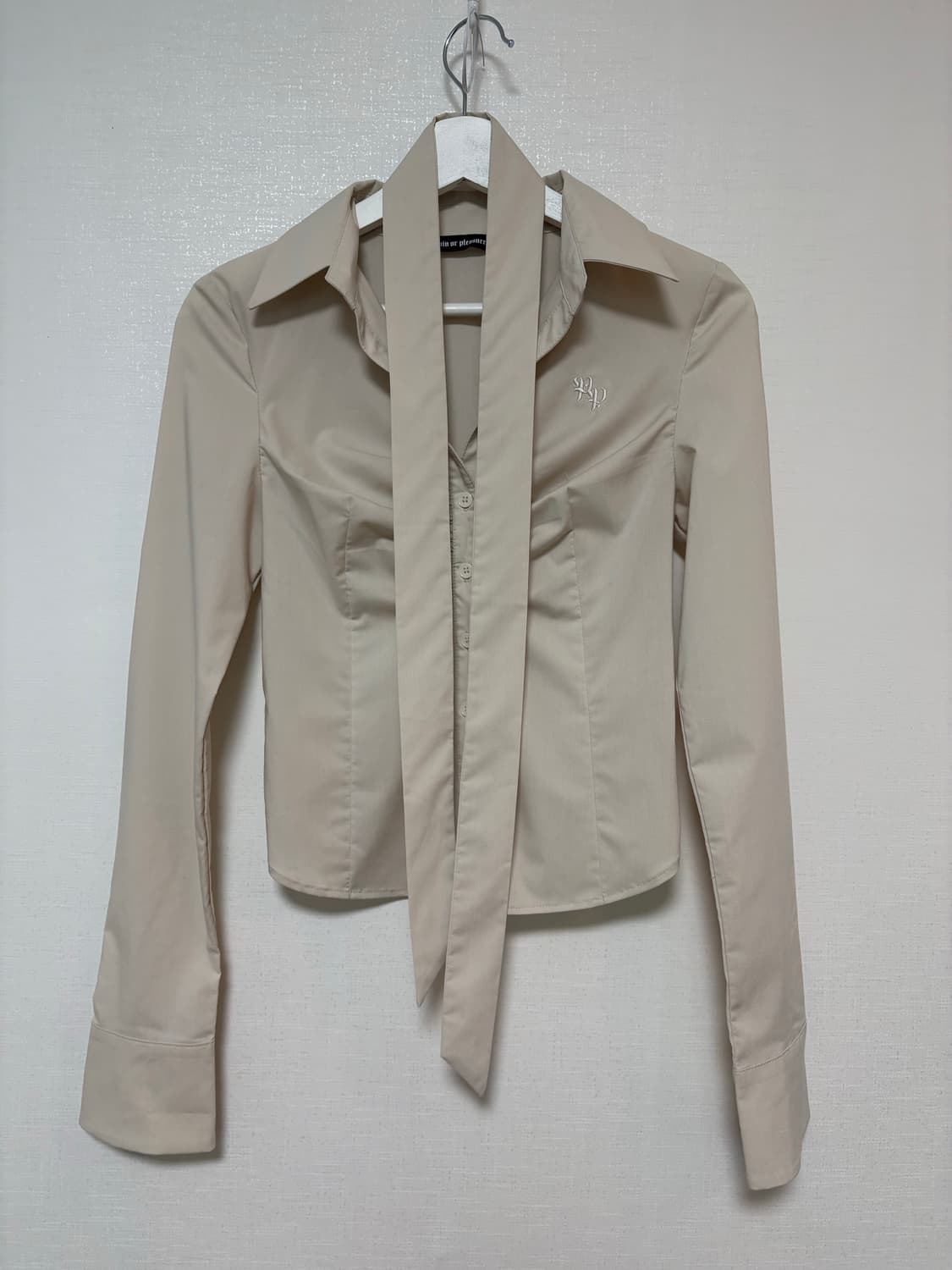 페인오어플레져 비비안셔츠 베이지 상품이미지4