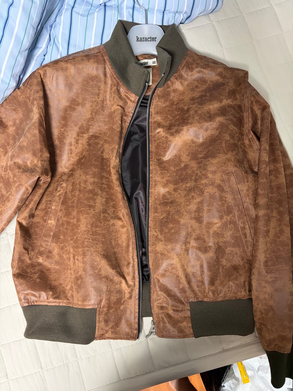 카락터 탱커 레더 자켓 상품이미지1