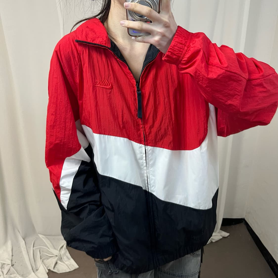 Nike red big swoosh windbreaker 상품이미지3