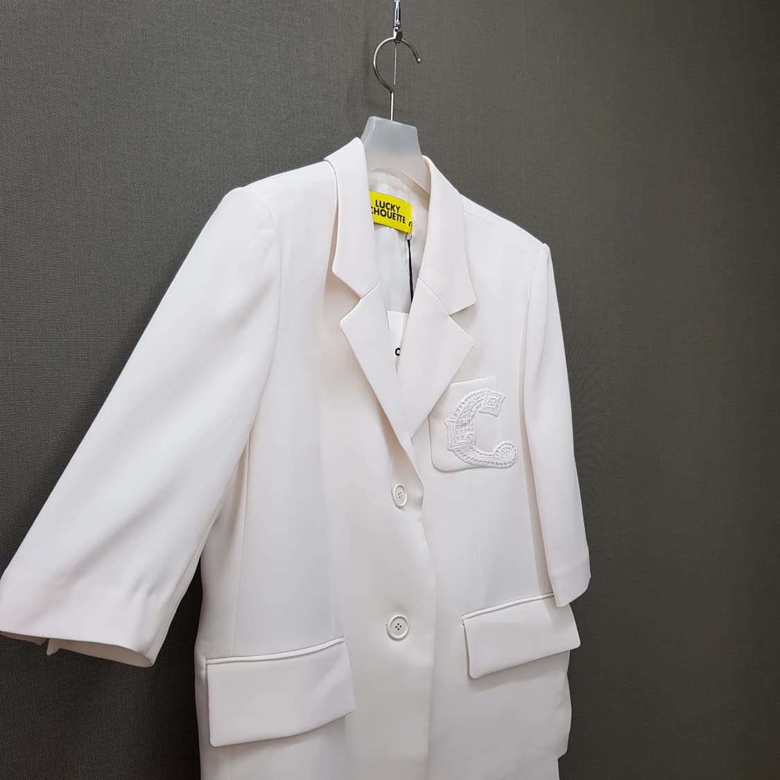 럭키슈에뜨 2023 C로고 오버핏 자켓 36사이즈(택달린 새제품) 상품이미지3