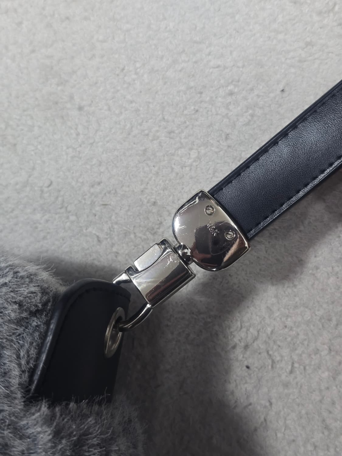 꾸레쥬 그레이 퍼 숄더백  상품이미지4