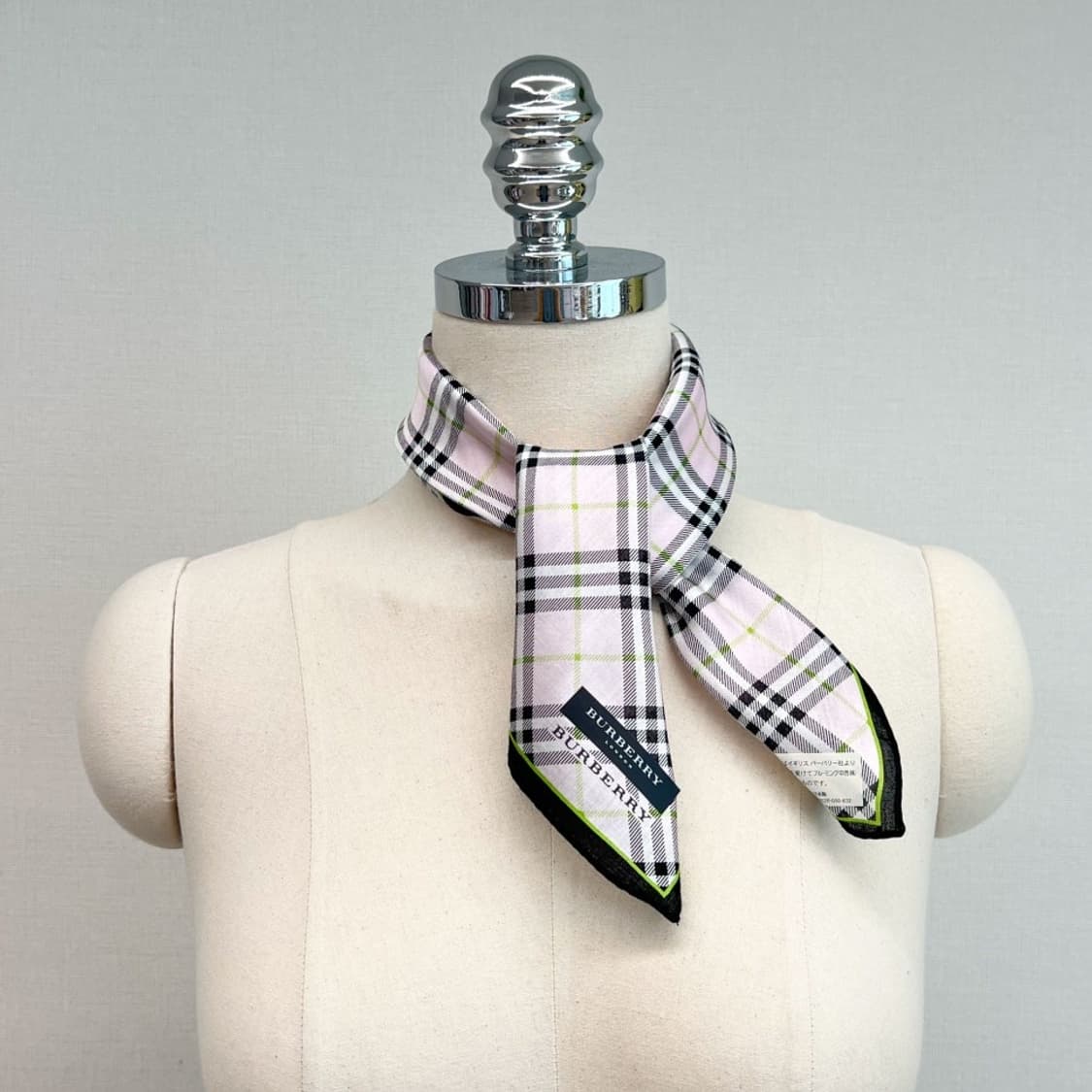 (새상품) burberry /버버리 쁘띠스카프 손수건 상품이미지7