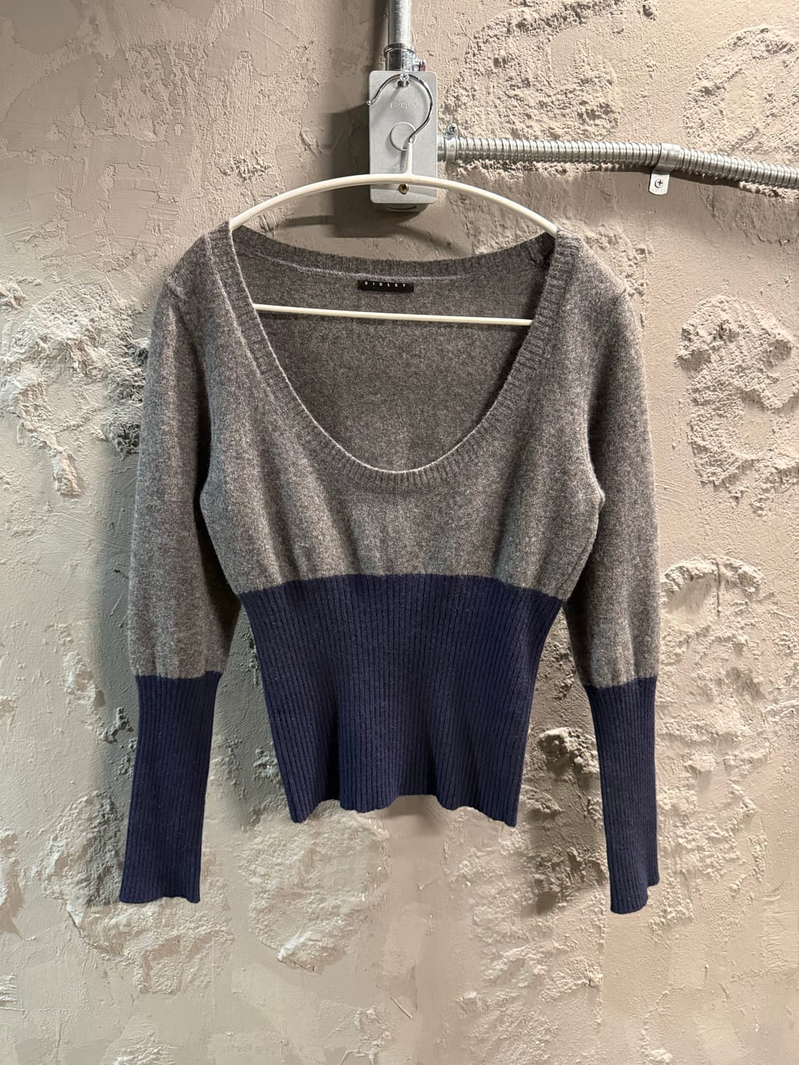 시슬리 SISLEY 투톤 브이넥 니트 그레이/네이비 S 상품이미지1