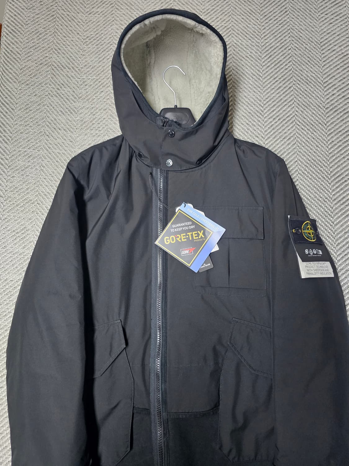 스톤아일랜드 고어텍스 쉽스킨 프리마로프트 패딩 상품이미지2