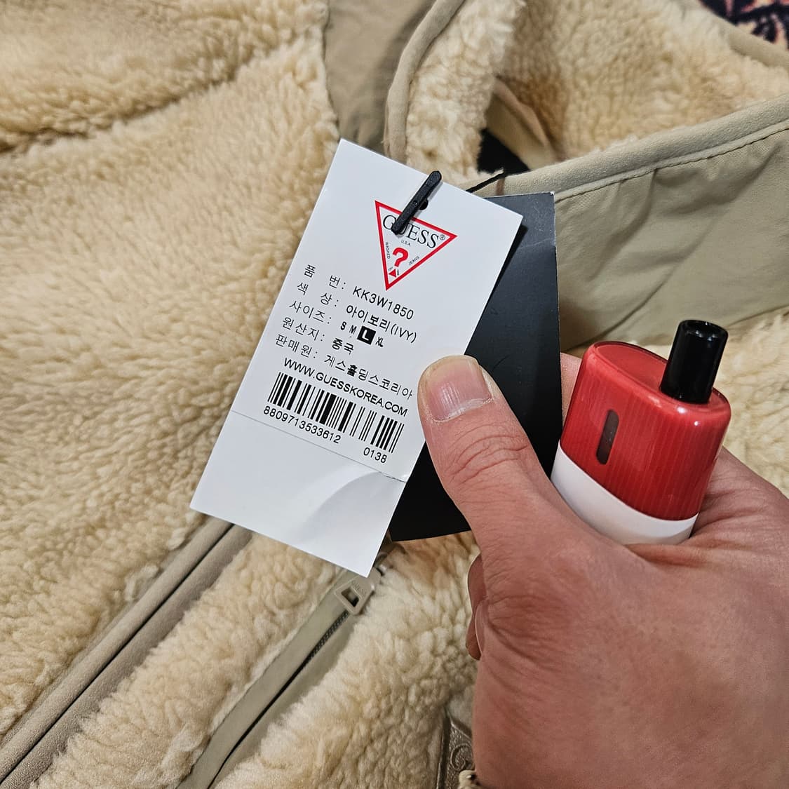 (새상품) 게스(GUESS) 21FW 시그니쳐 패치 롱 뽀글이 자켓 L 상품이미지7