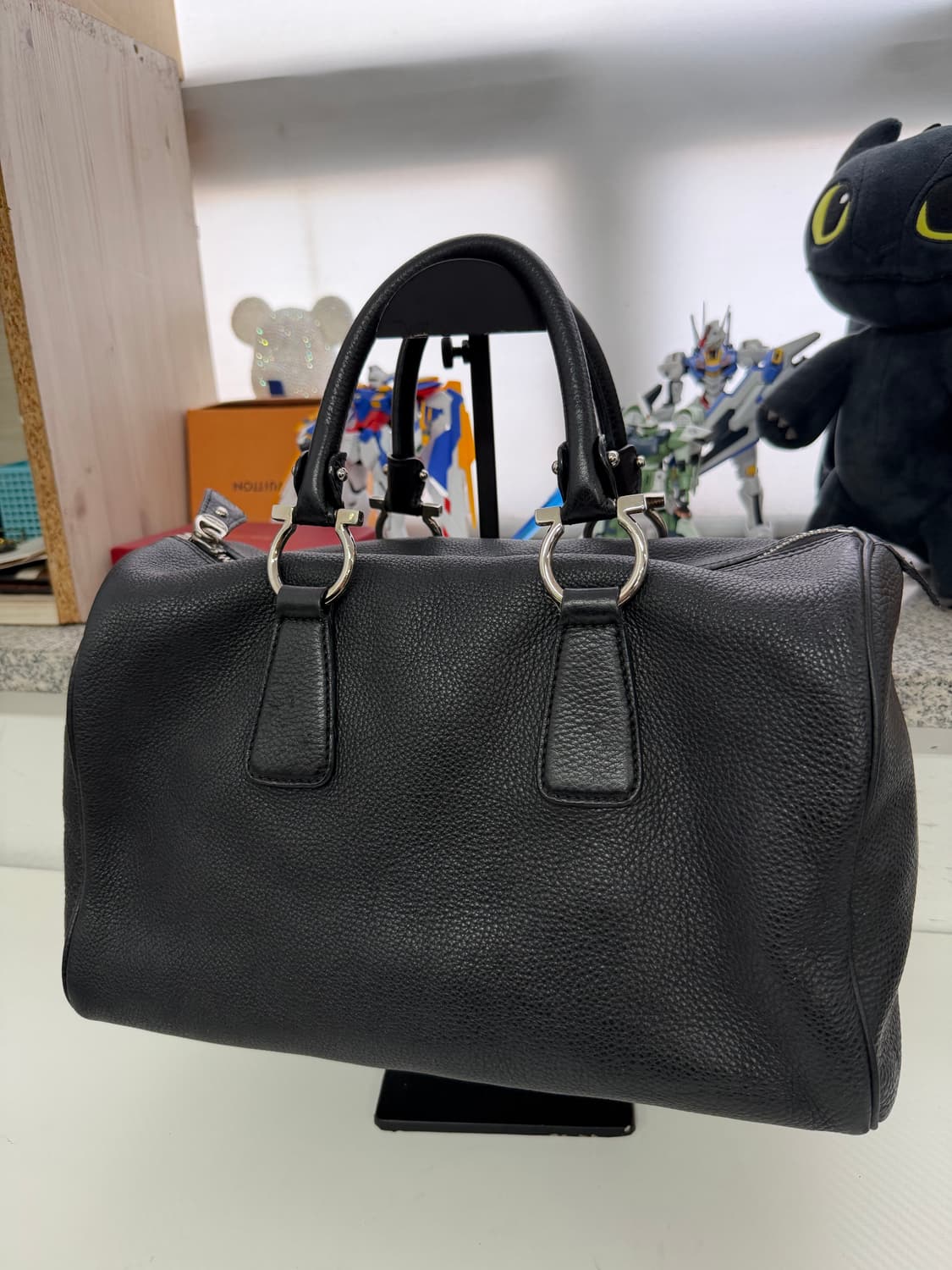 정품) 페라가모 간치니 블랙 레더 토트백  상품이미지2