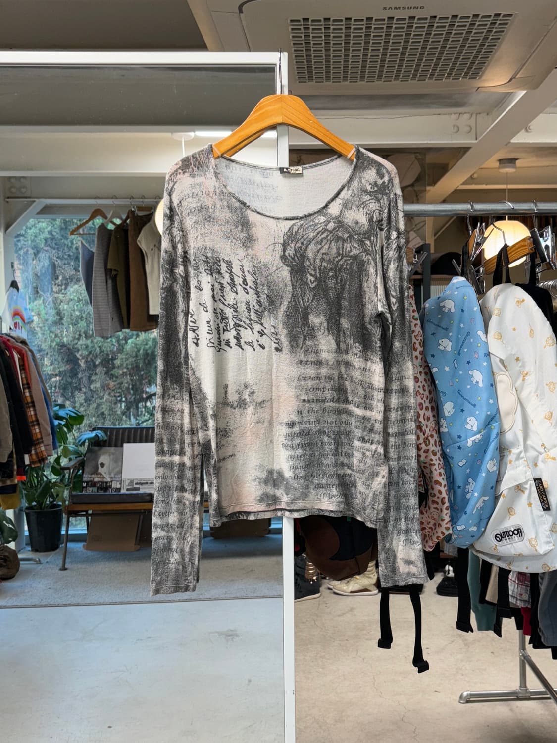 &.Eycia 프린트 롱슬리브 상품이미지1