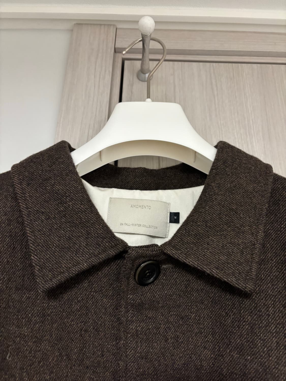 아모멘토 패디드 크롭 울 자켓 브라운 상품이미지5