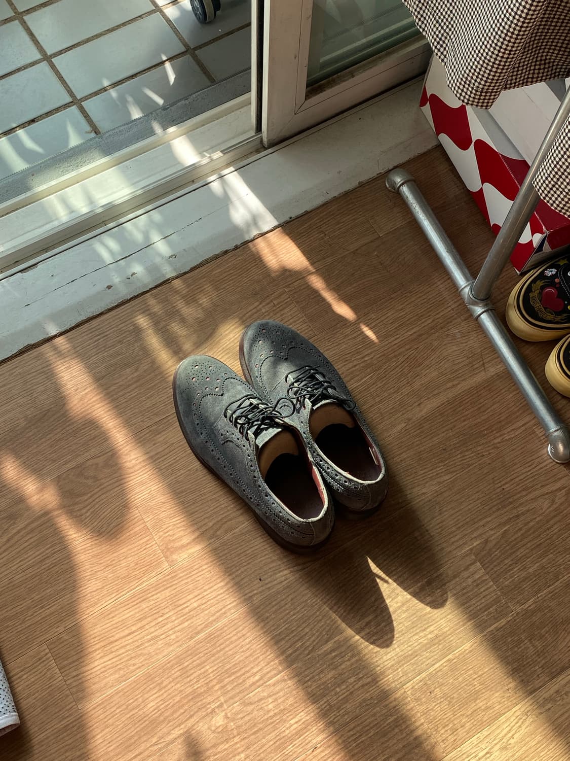 닥터마틴 스웨이드 그레이 윙팁 상품이미지1