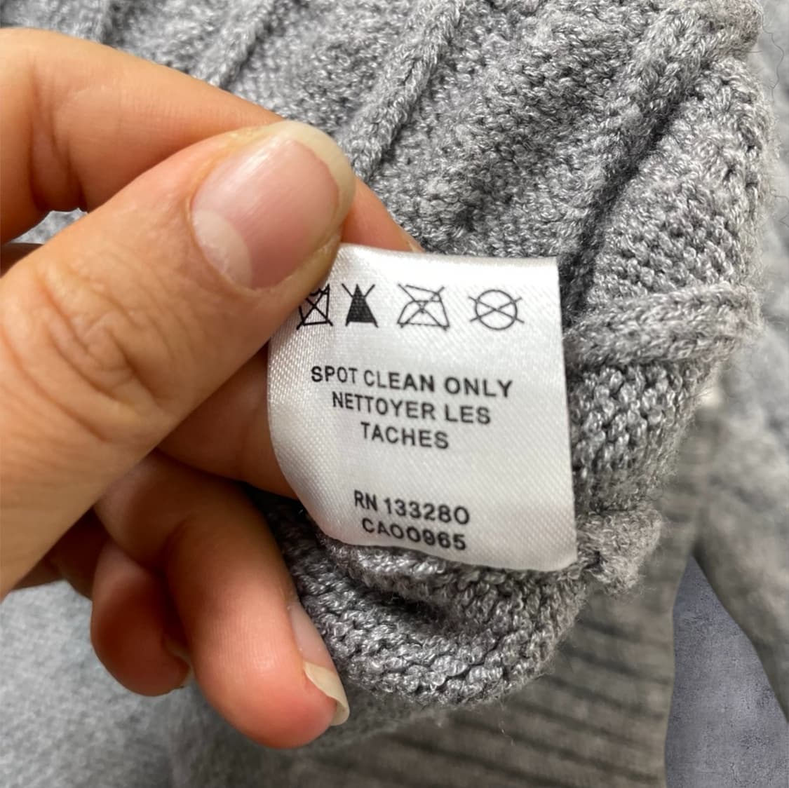 톰브라운 그레이 사선 케이블 브이넥 가디건 상품이미지3