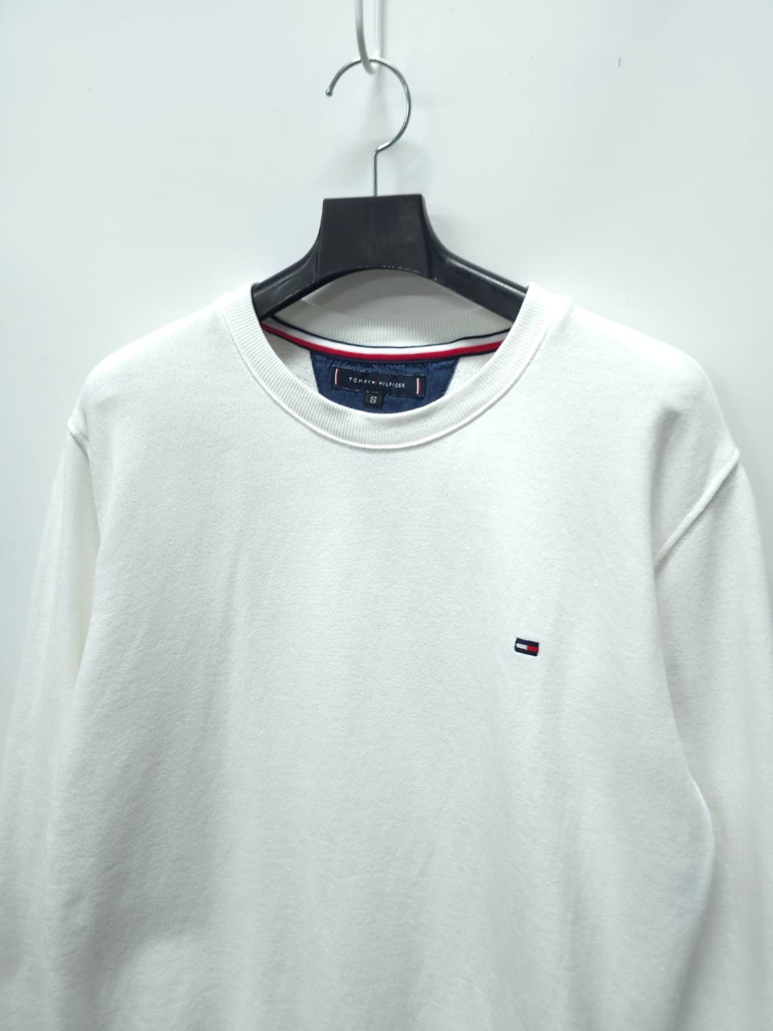 타미힐피거 남여공용 화이트 미니 자수 로고 맨투맨 (S) 상품이미지3