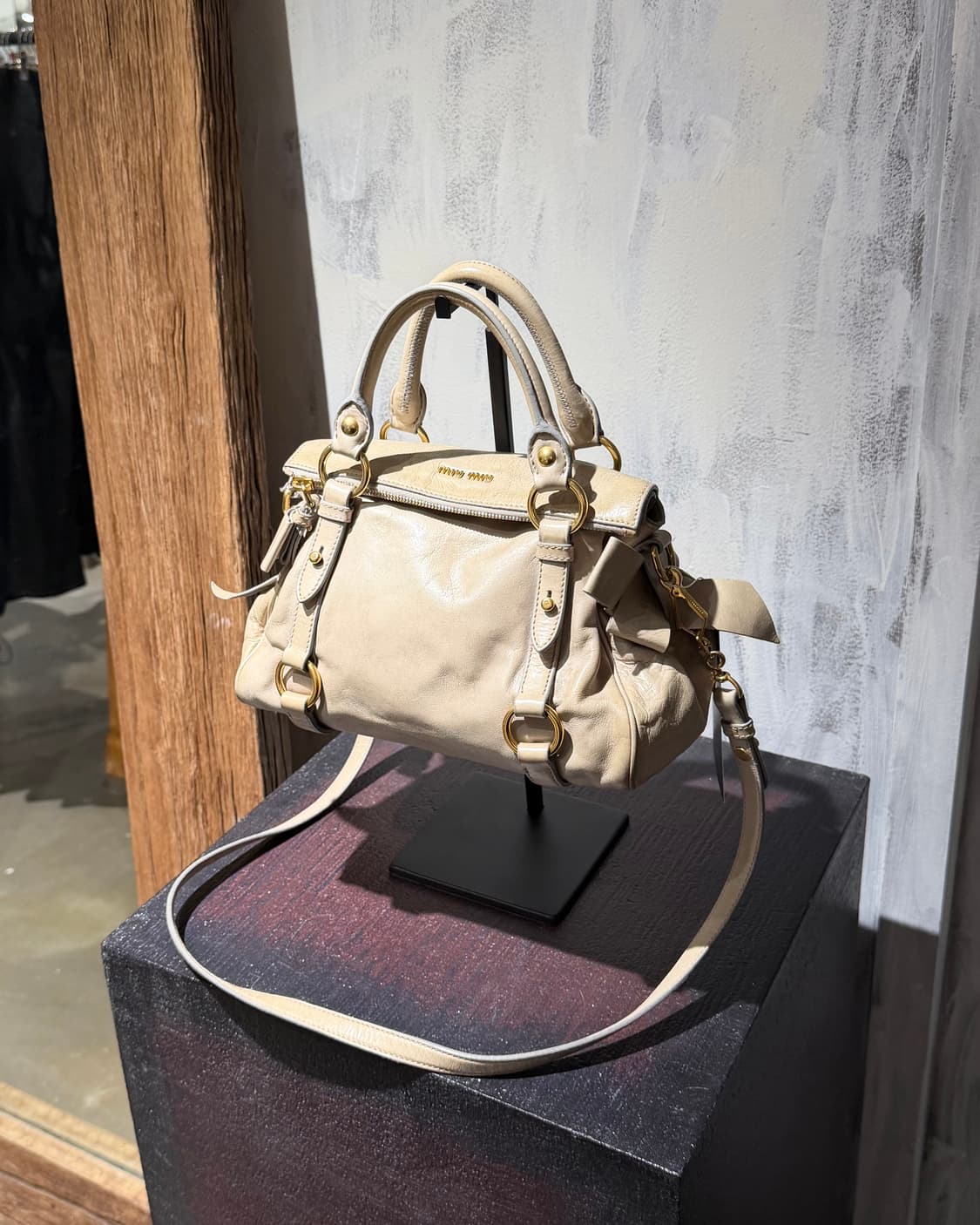 미우미우 아이보리 비텔로 럭스 리본 사첼백 상품이미지1