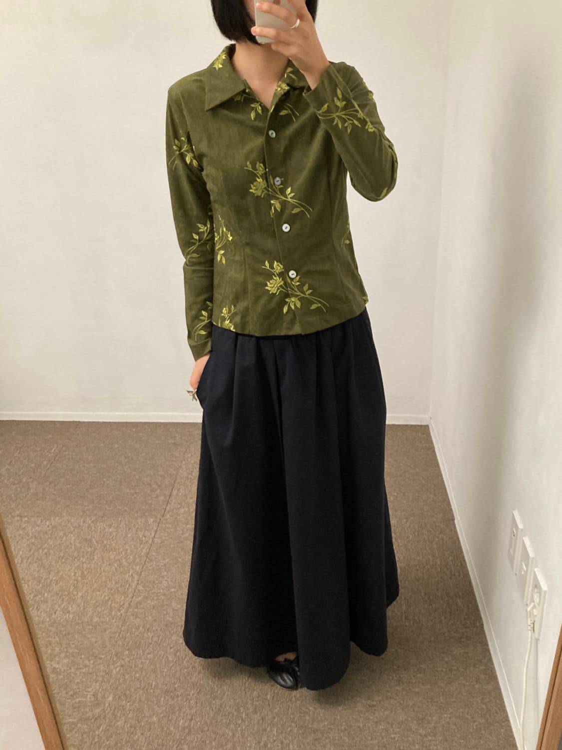 ESSENCE 빈티지 그린 벨벳 자수 셔츠 상품이미지5