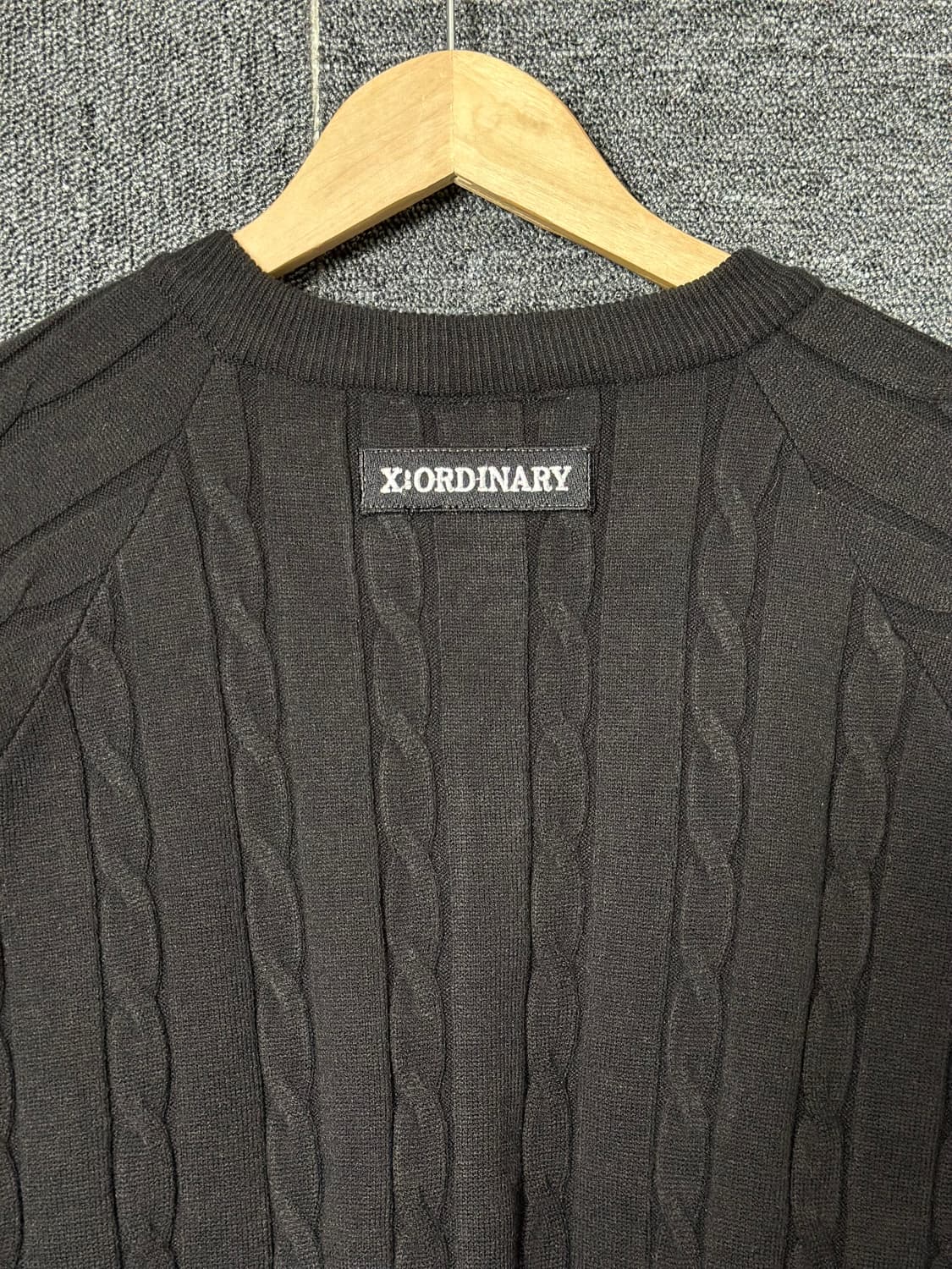 엑스오디너리 꽈배기 크롭 니트 블랙 상품이미지3