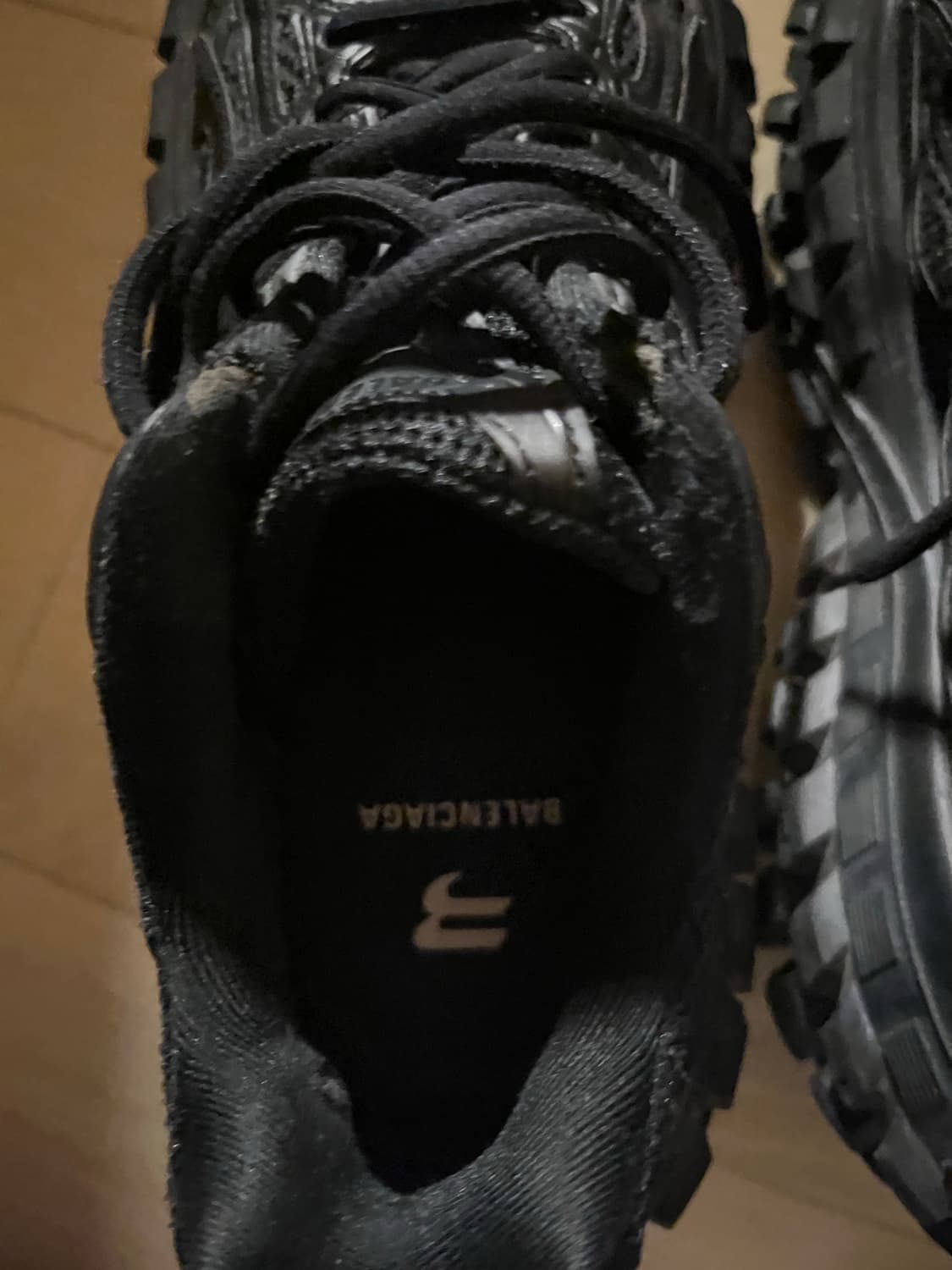 발렌시아가 디펜더 43 상품이미지3