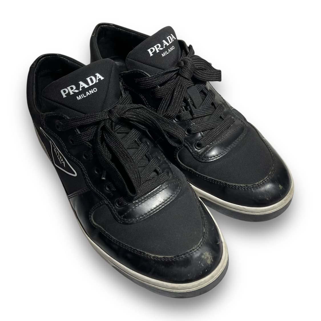 프라다 삼각 로고 로우 컷 레더 다크 스니커즈 상품이미지4