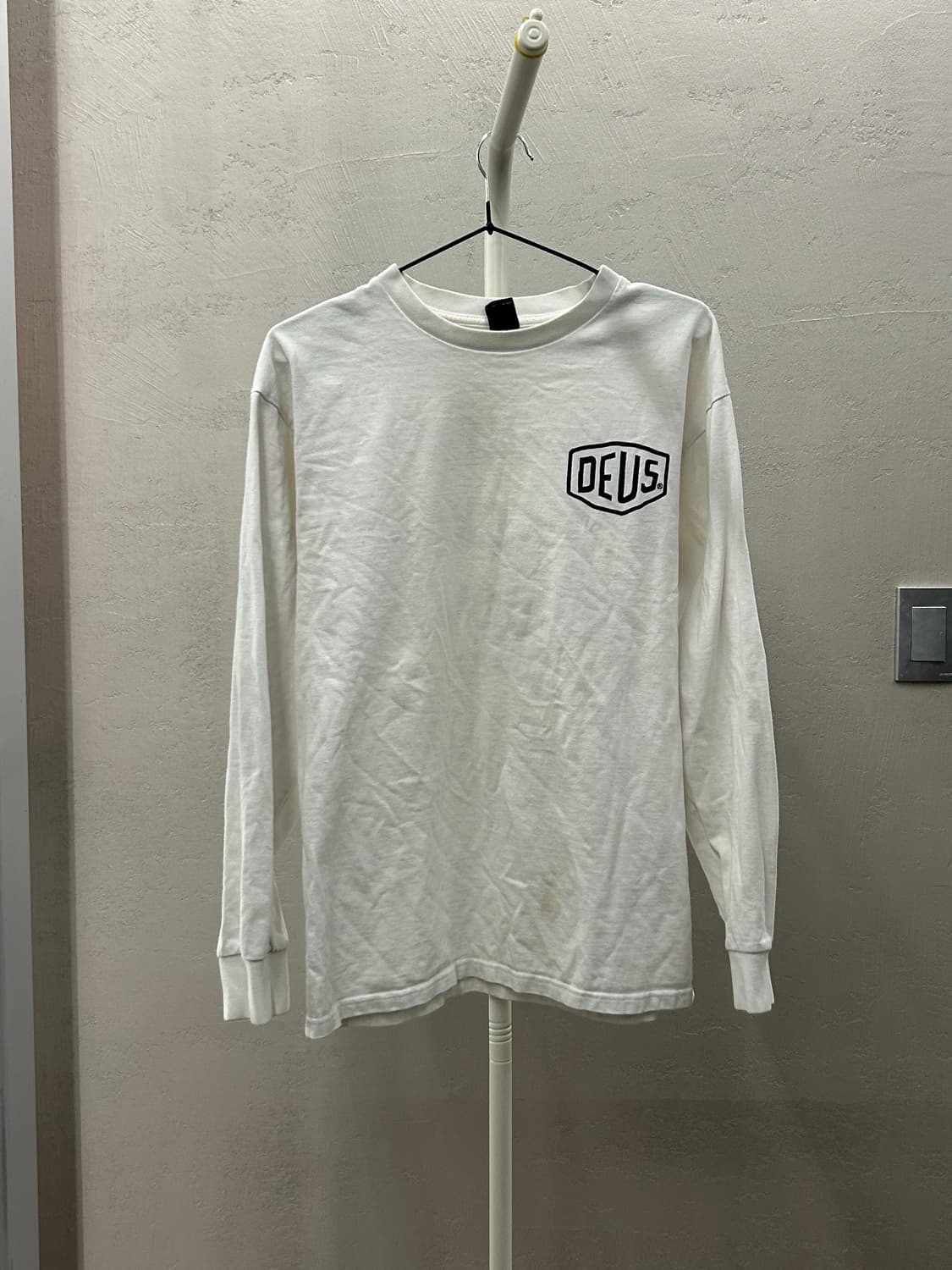 데우스 화이트 긴팔 티셔츠 상품이미지2