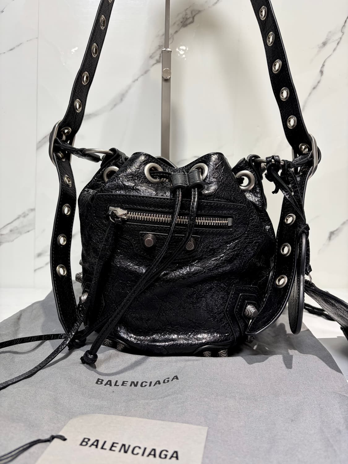 [A+ 정품] 발렌시아가 르카골 버킷백 xs 블랙 상품이미지7