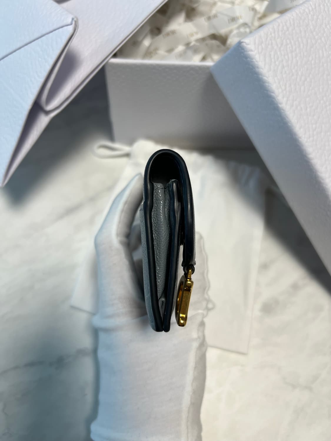 디올 새들 카드지갑 클라우드 블루 상품이미지6