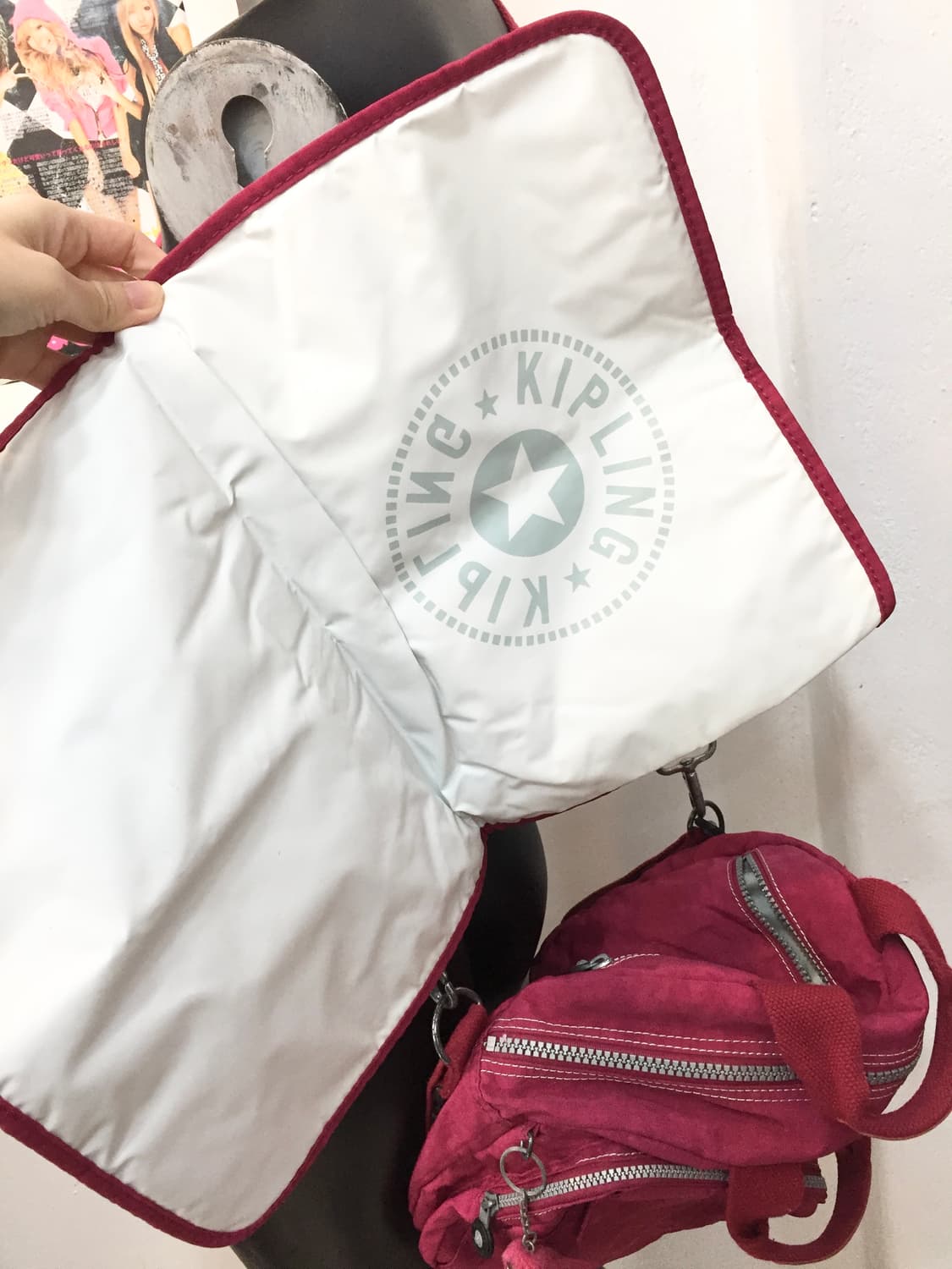 키플링 포켓 보부상 핫핑크 크로스백 상품이미지6