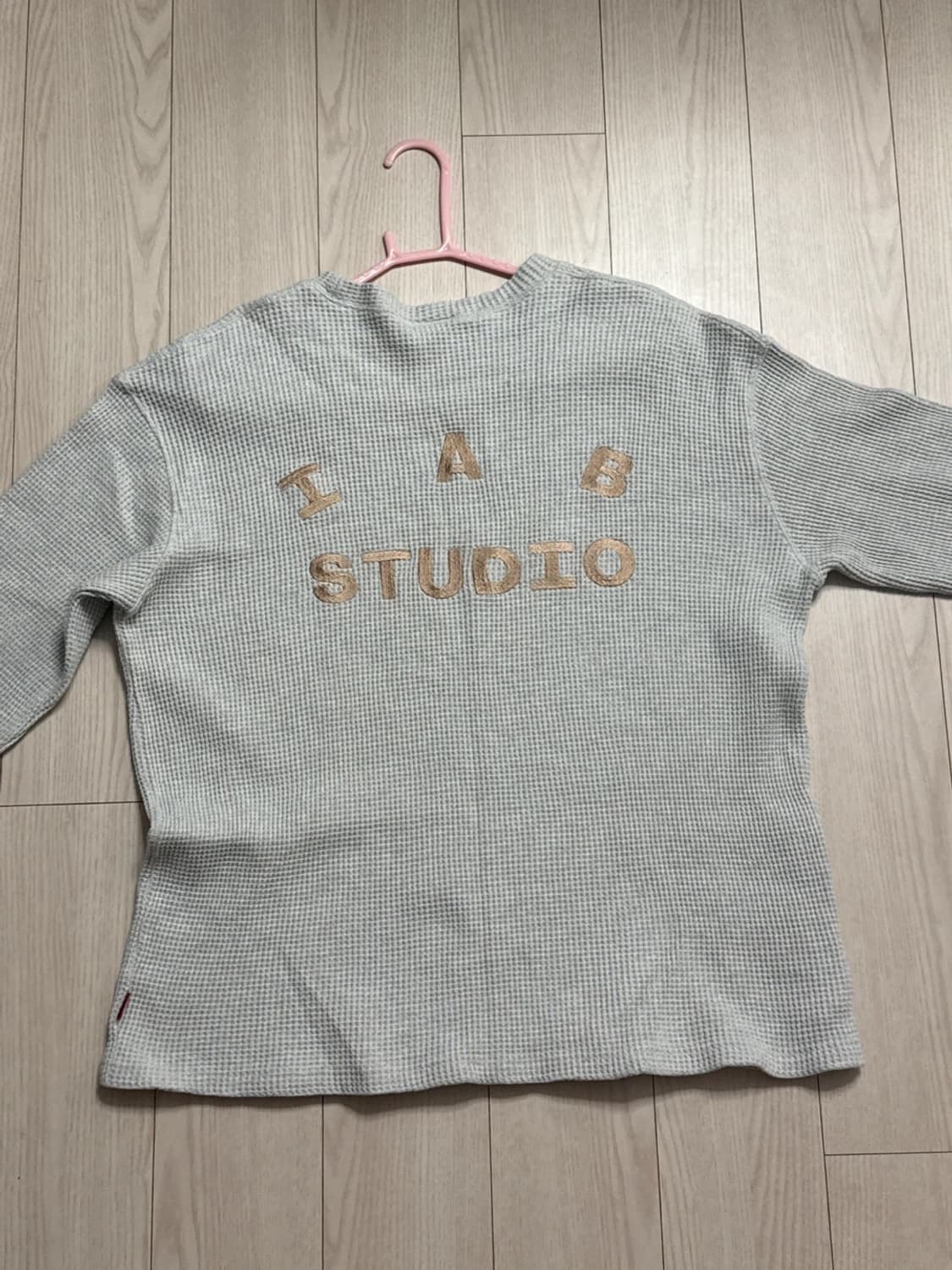 아이앱 스튜디오 x 던전밥 와플 롱슬리브 오트밀 상품이미지1